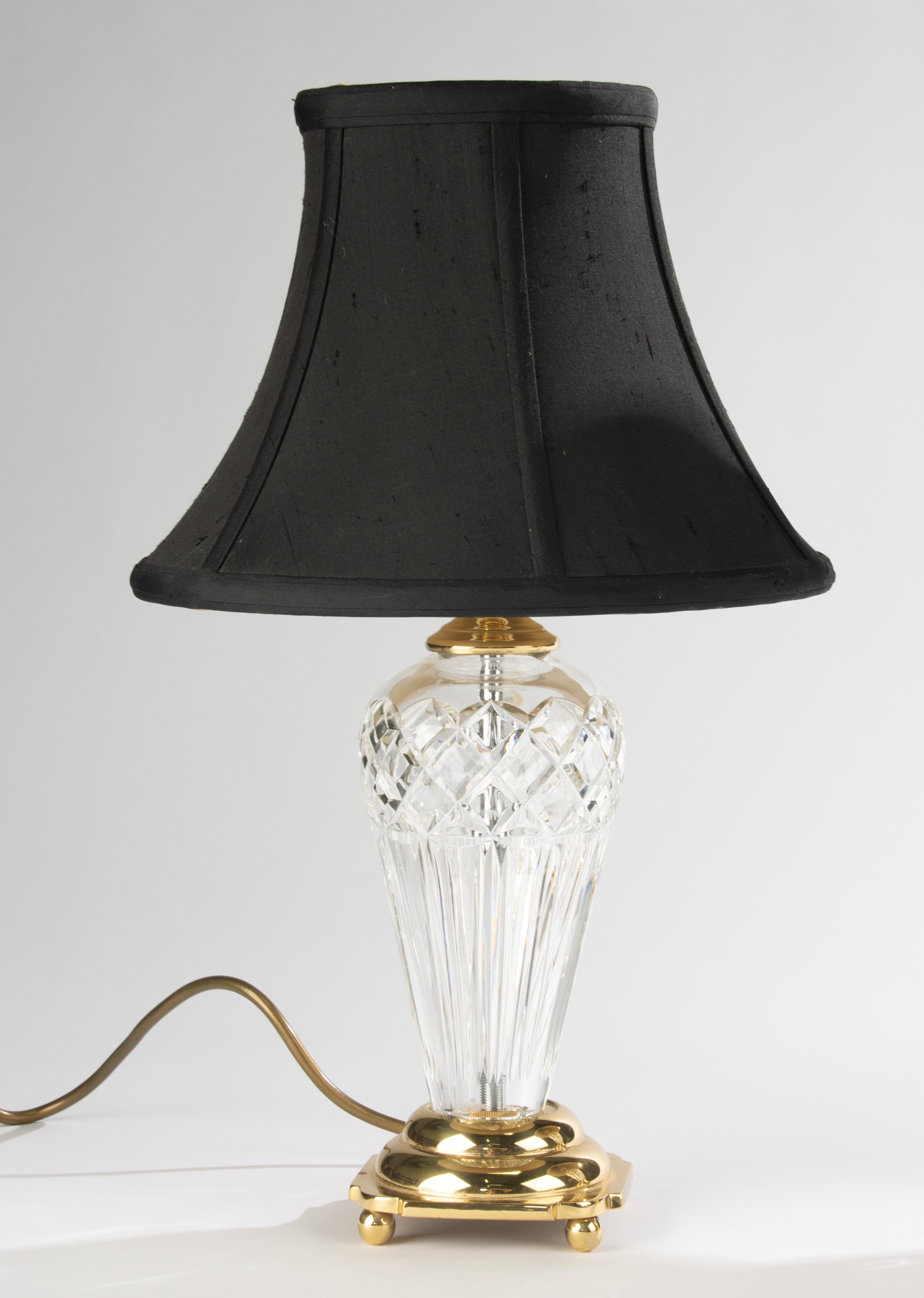 Moderno Coppia di lampade da tavolo in Waterford Crystal con paralumi, anni '90 - Model No. in vendita
