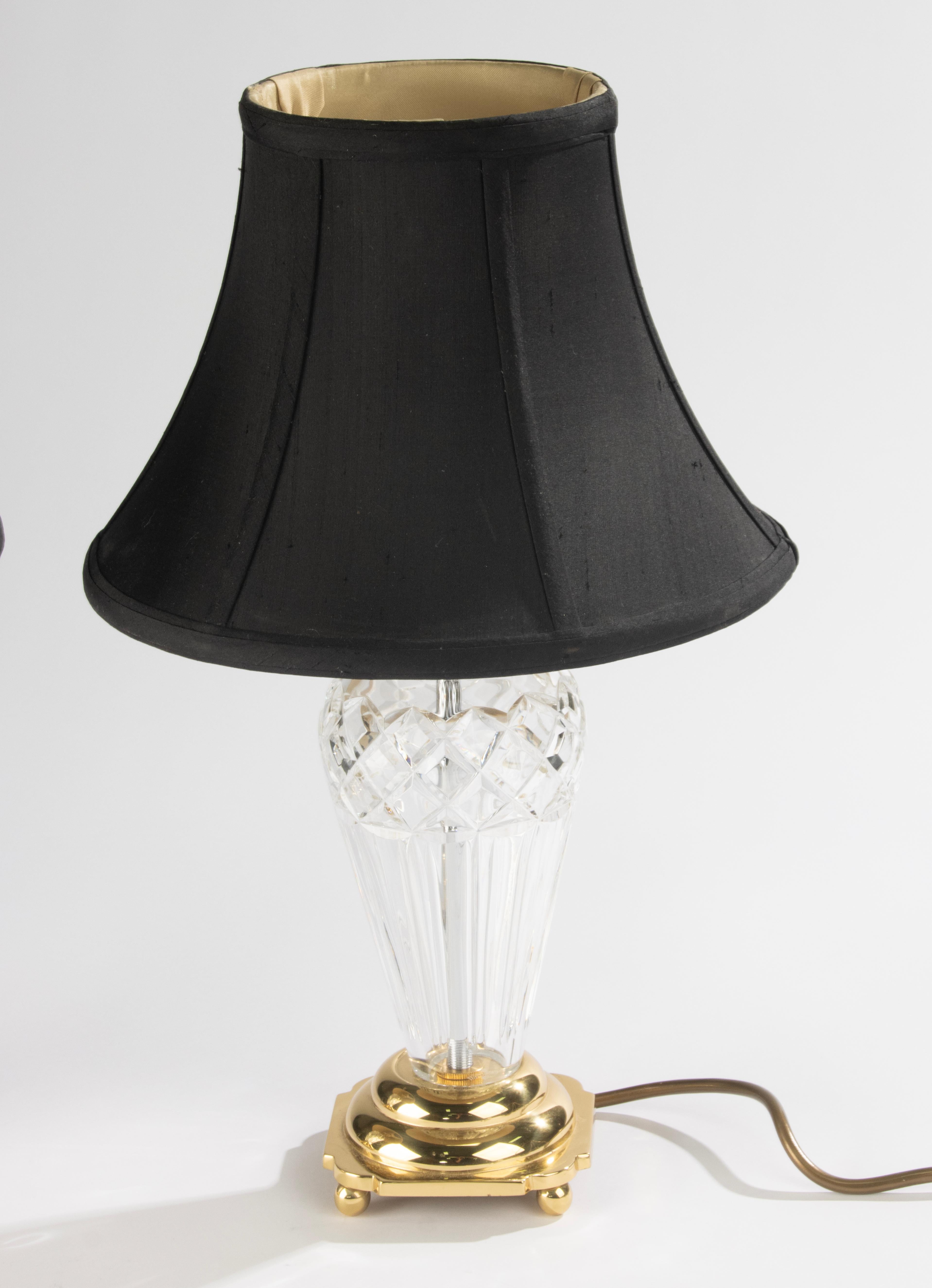 Fine XX secolo Coppia di lampade da tavolo in Waterford Crystal con paralumi, anni '90 - Model No. in vendita