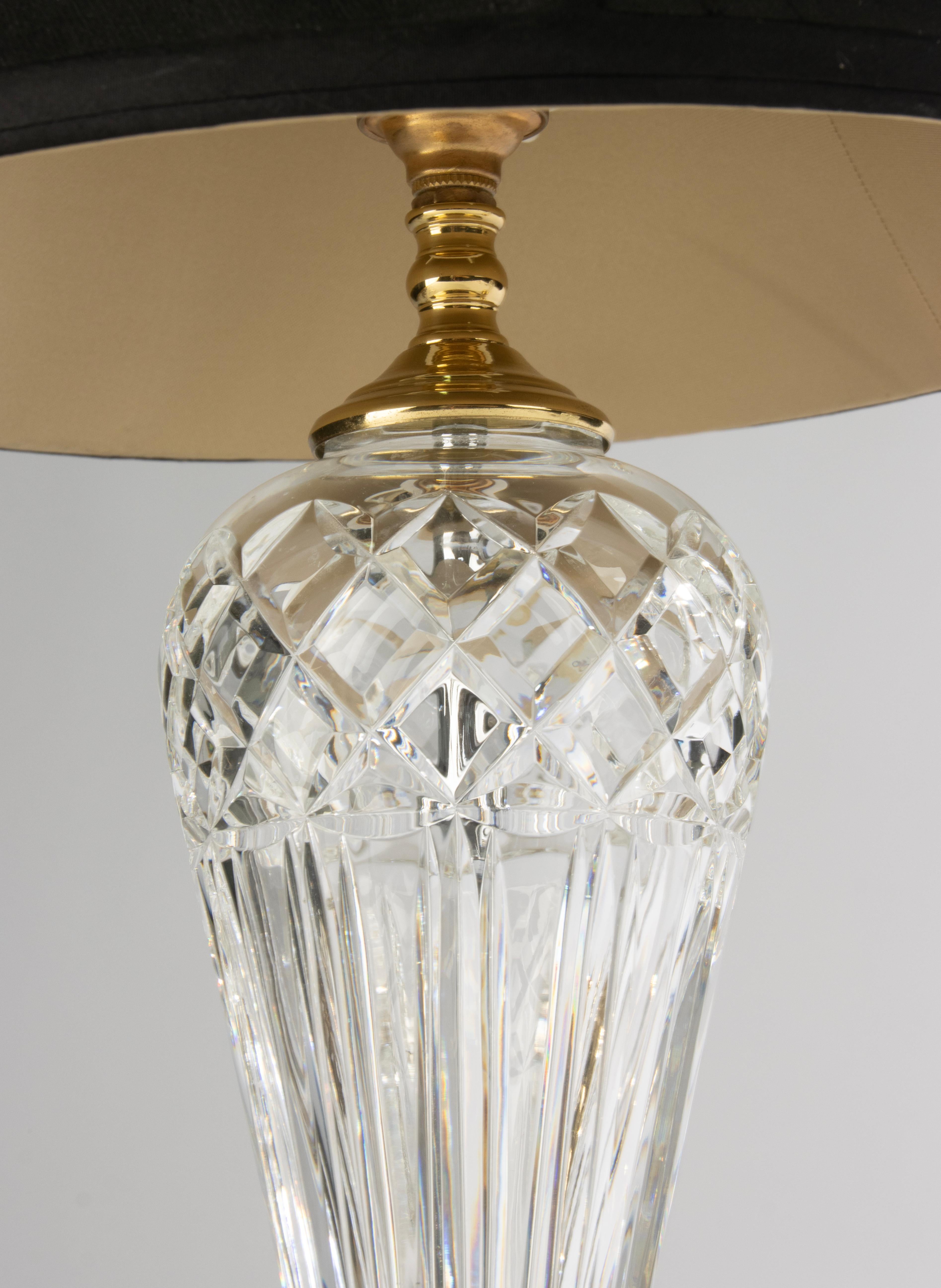 Cristallo Coppia di lampade da tavolo in Waterford Crystal con paralumi, anni '90 - Model No. in vendita