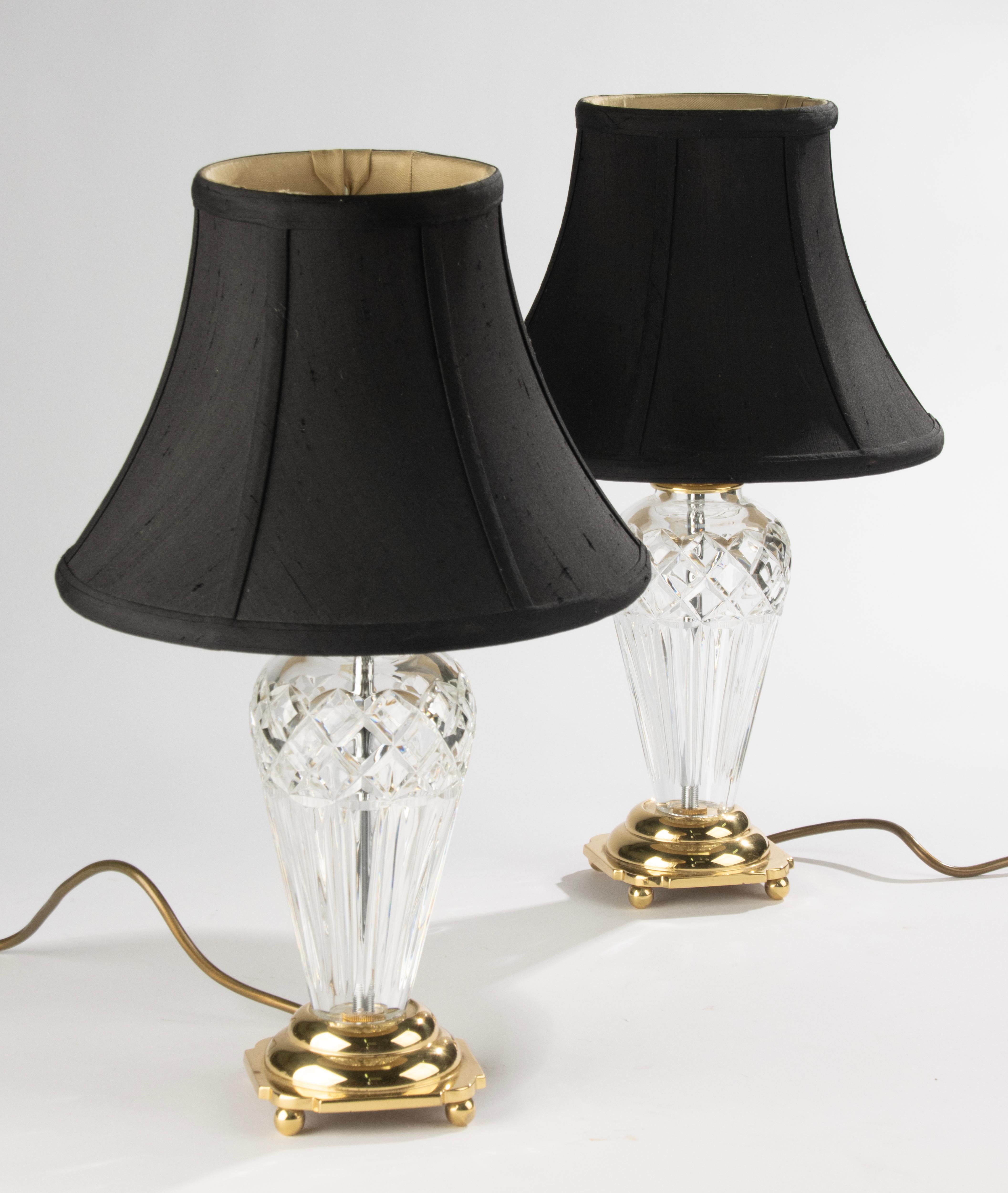 Coppia di lampade da tavolo in Waterford Crystal con paralumi, anni '90 - Model No. in vendita 1