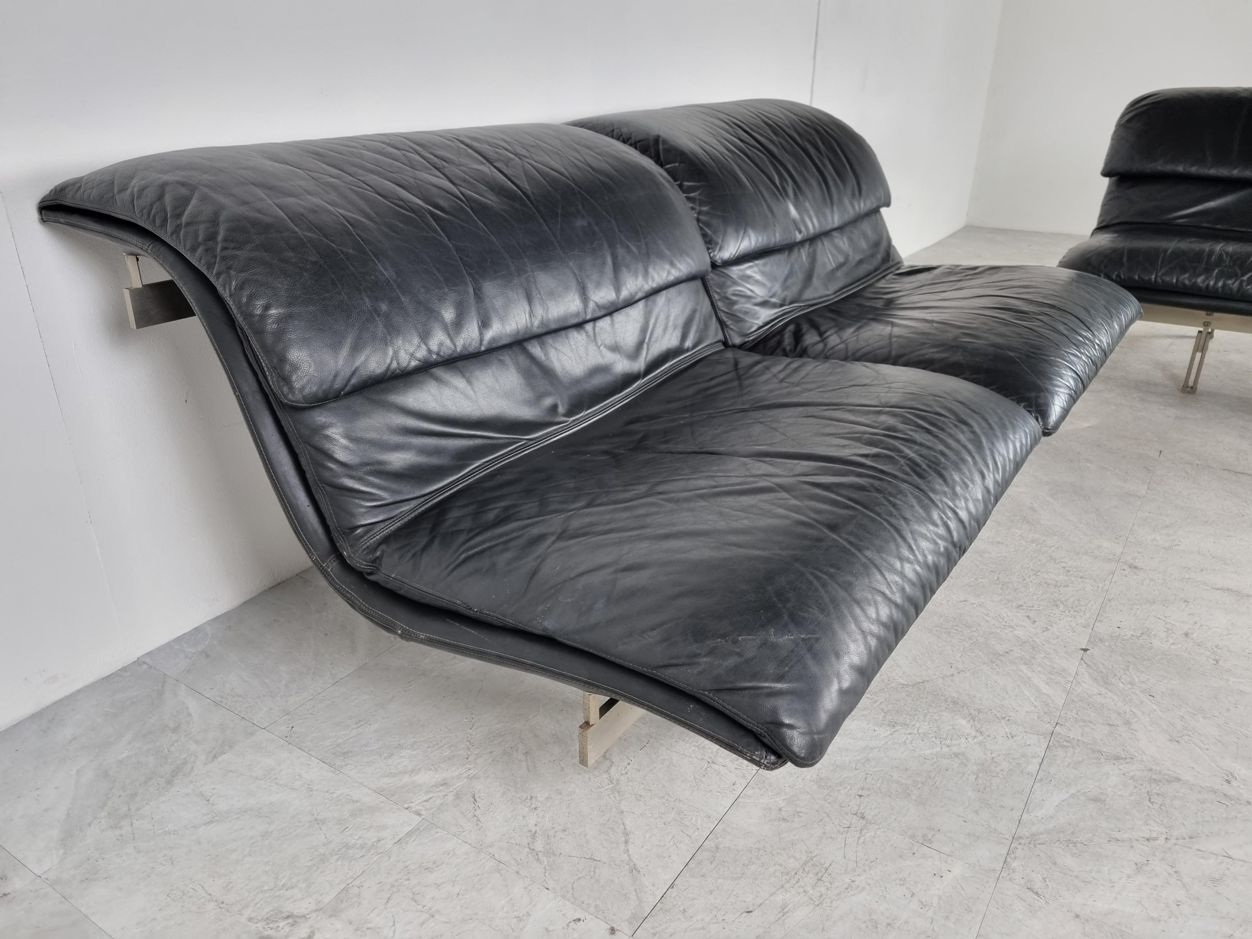 Late 20th Century Pair of Wave Sofas by Giovanni Offredi for Saporiti, 1970s