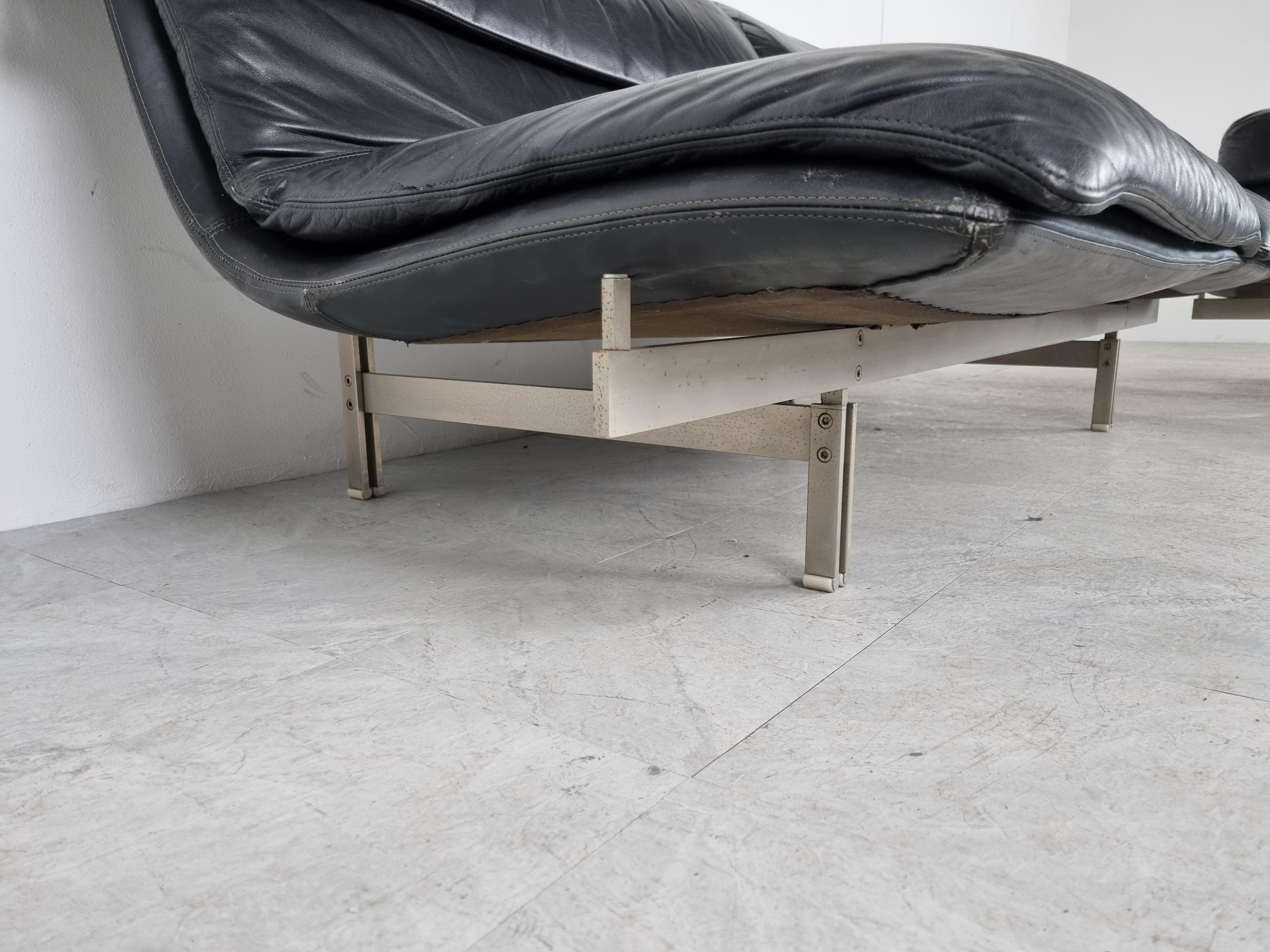 Pair of Wave Sofas by Giovanni Offredi for Saporiti, 1970s 1