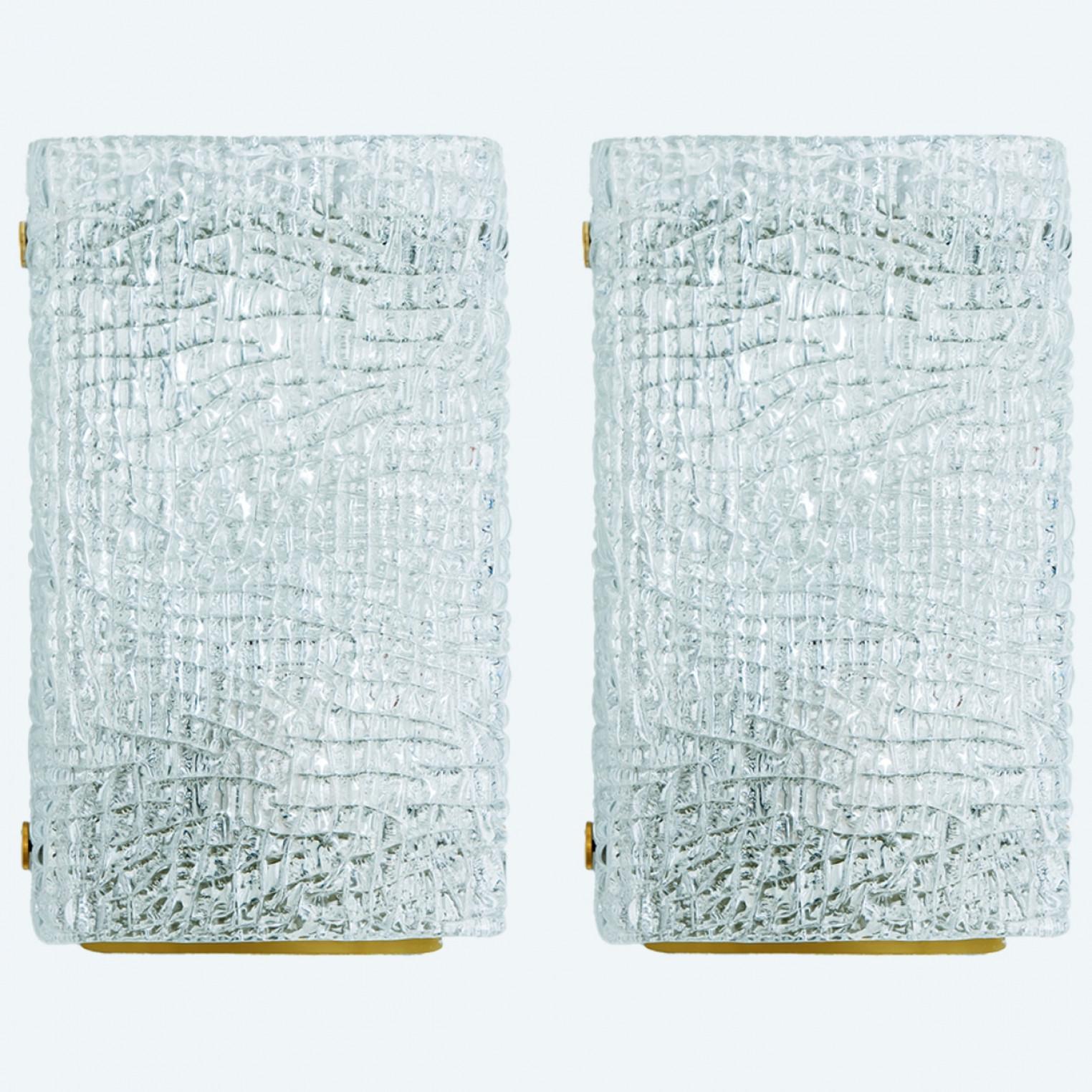 Pareja de apliques dorados de cristal ondulado Kalmar, años 70 en venta 5