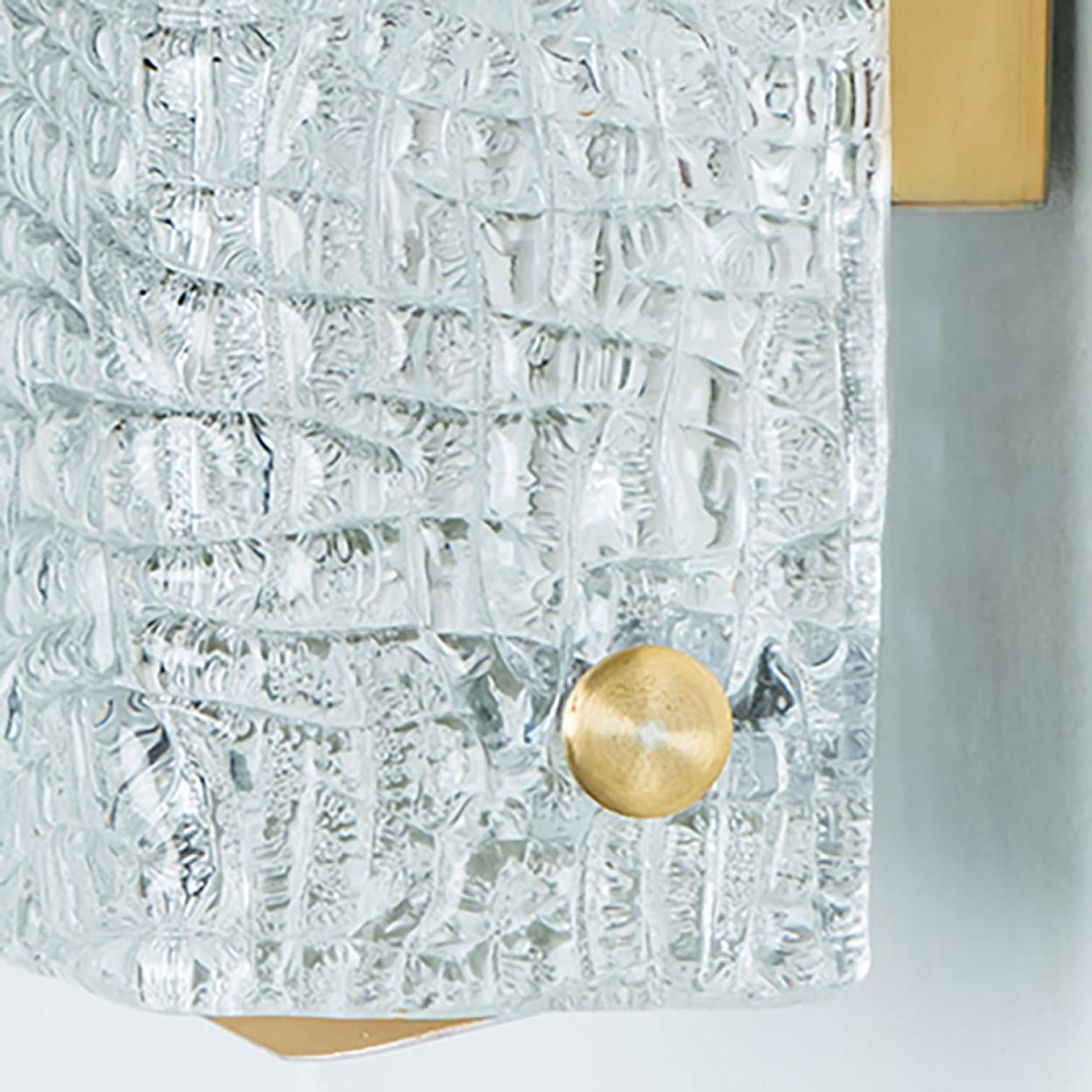 Autre Paire de lampes murales en verre ondulé doré Kalmar Lighting, années 1970 en vente