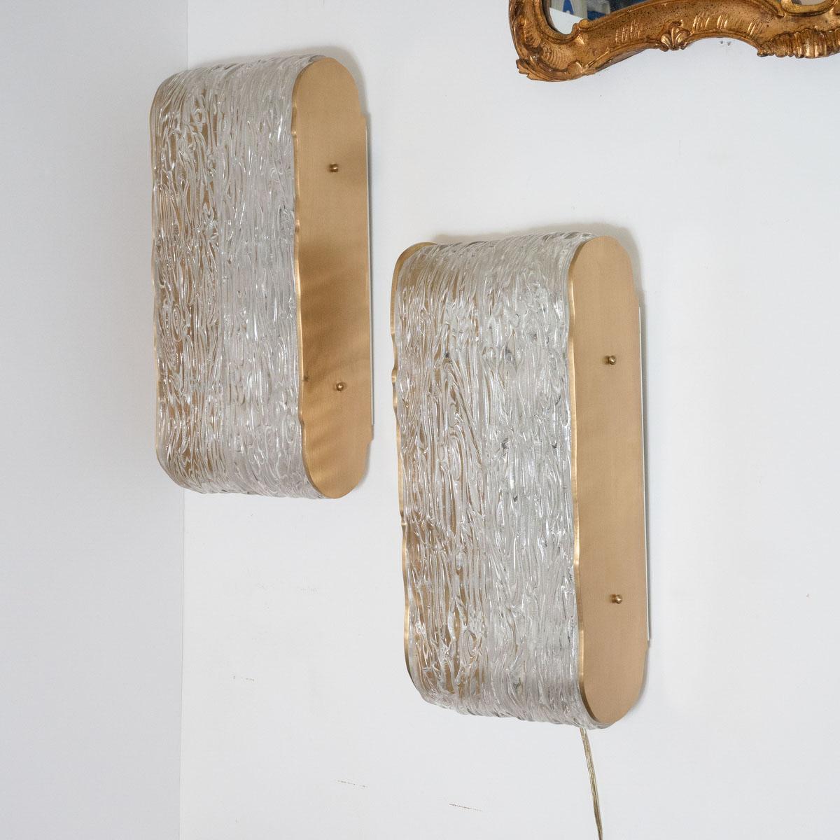 Mid-Century Modern Pair of Wavy Textured Glass Sconces For Sale