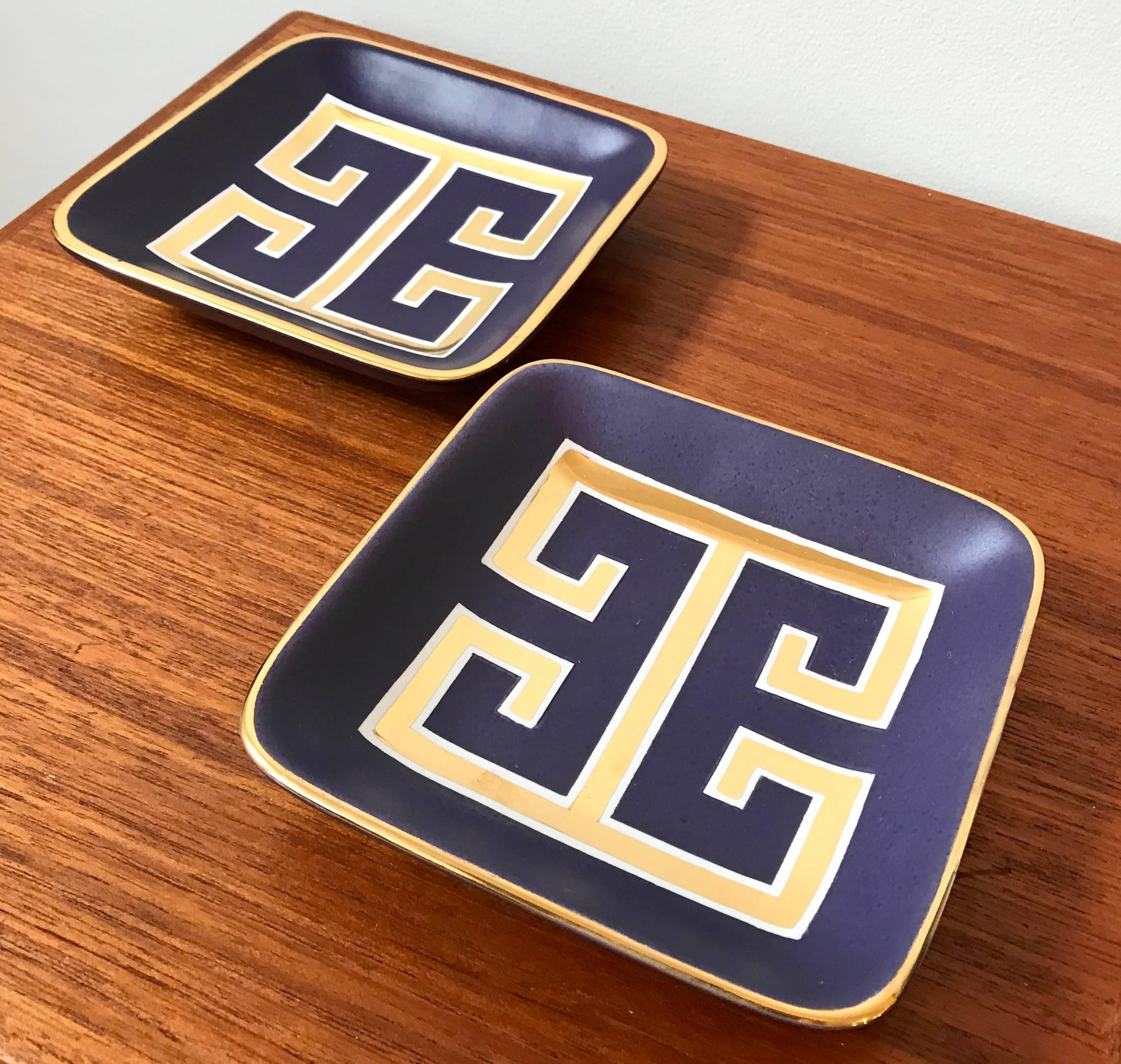 Mid-Century Modern Pair of Waylande Gregory Small Square Purple Ceramic Trays with Gold Key Pattern For Sale
