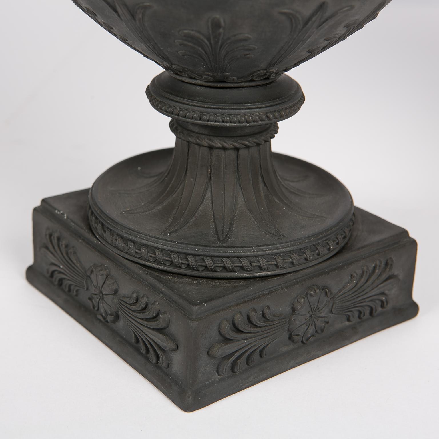 Pair of Wedgwood Black Basalt Urns Made in England circa 1820 In Excellent Condition In Katonah, NY