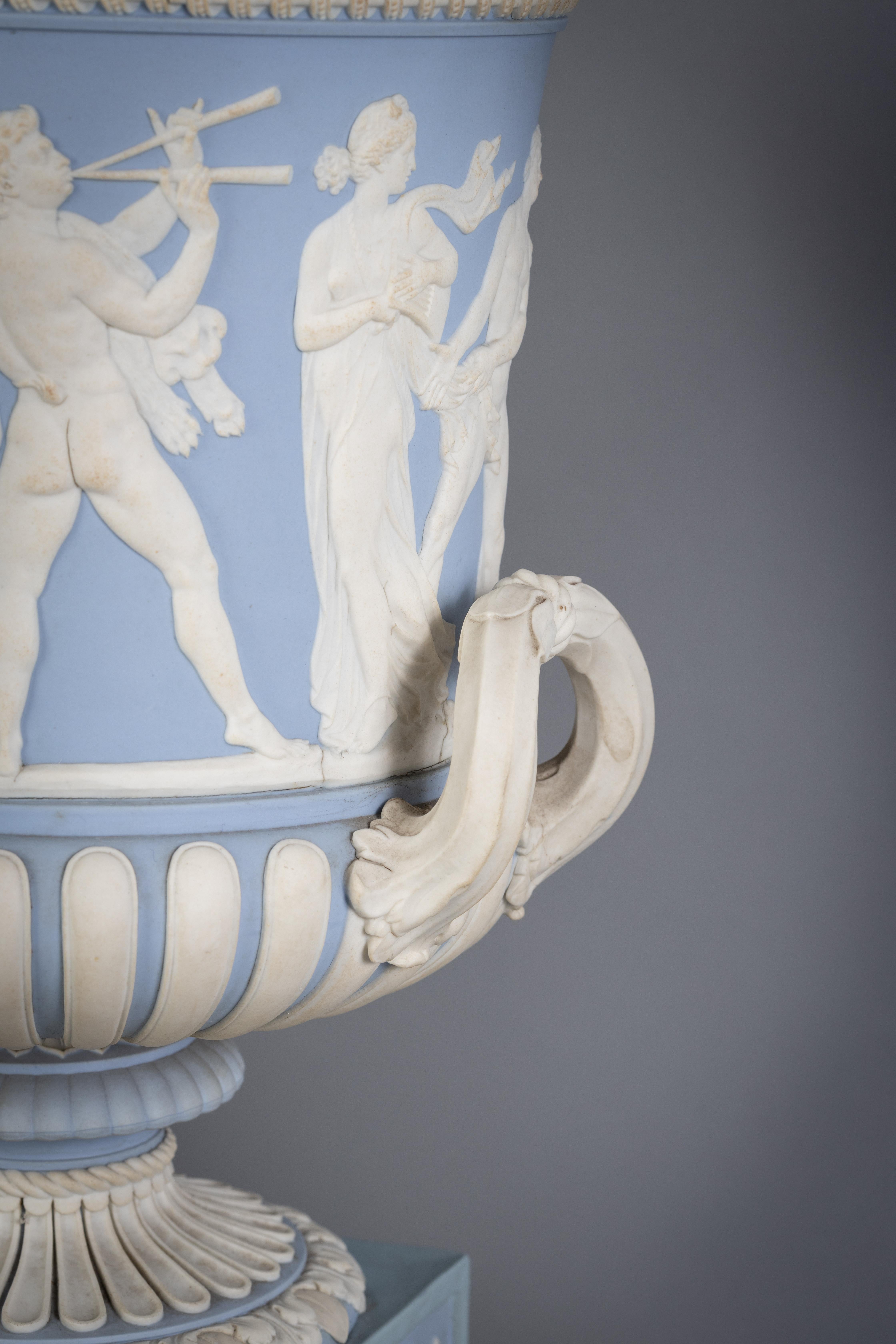 Pair of Wedgwood Borghese Covered Vases, circa 1840 In Good Condition For Sale In New York, NY