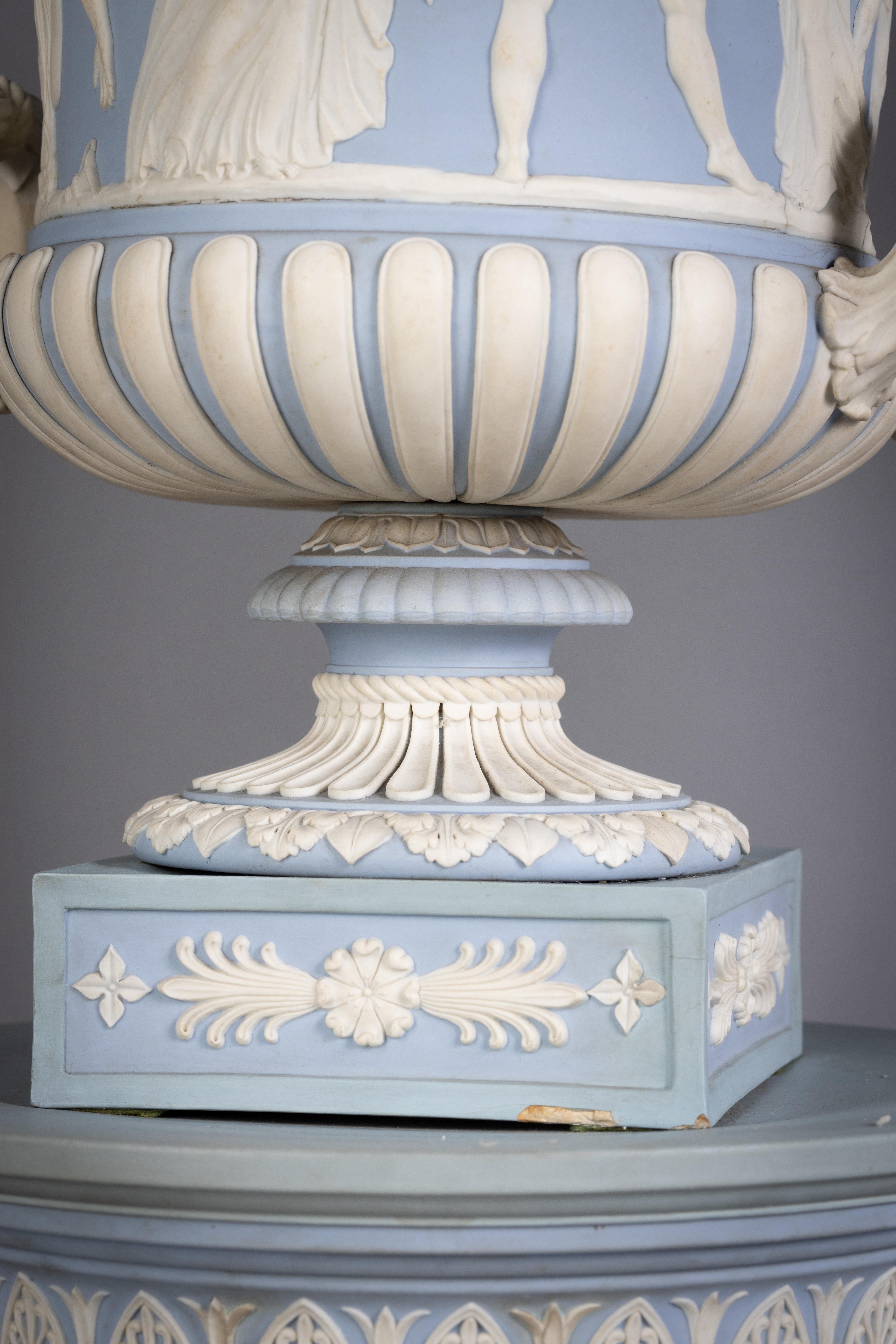 Coppia di vasi coperti Wedgwood Borghese, 1840 circa in vendita 2