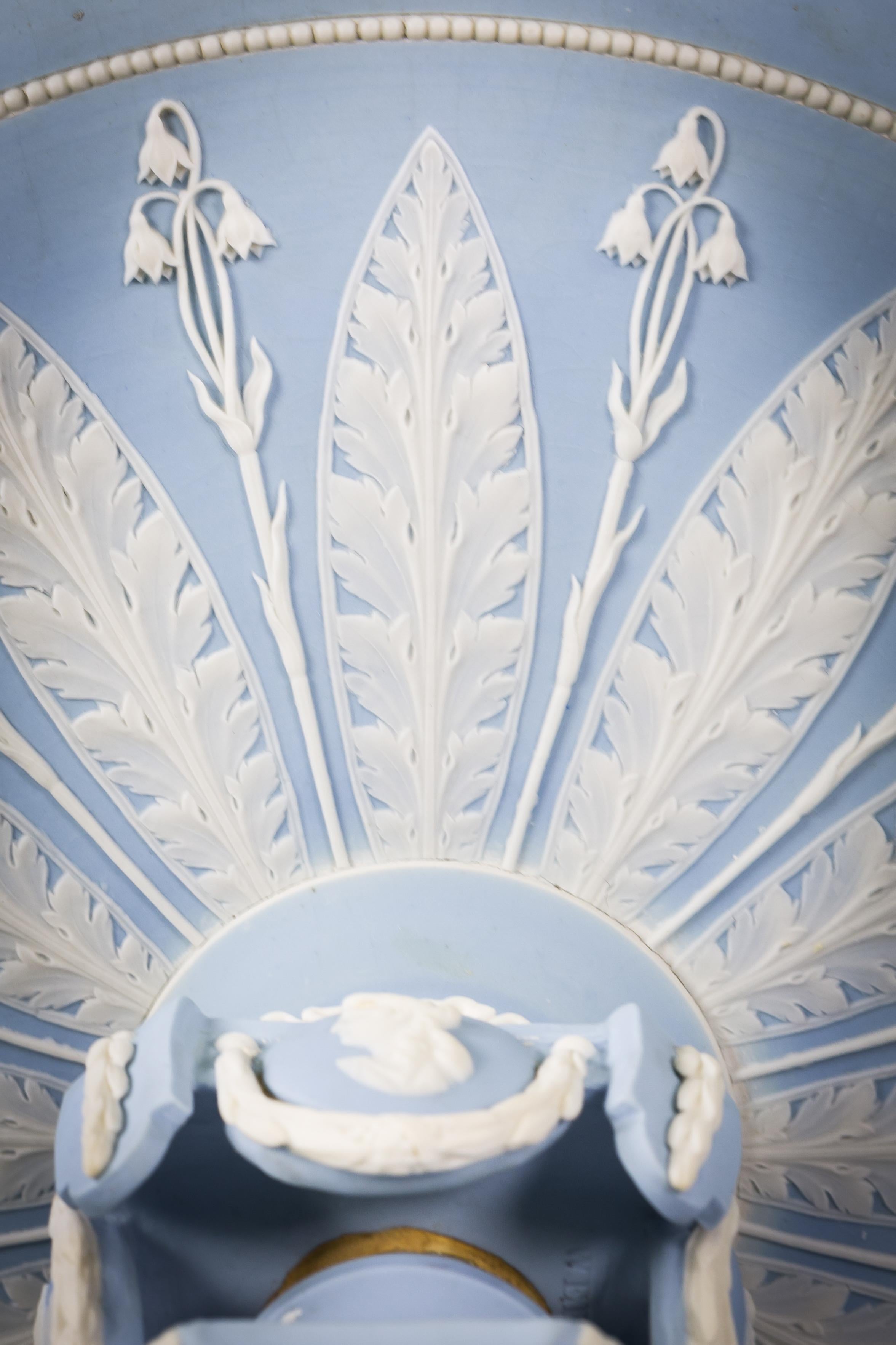 Paar Wedgwood-Kompositionen:: um 1875 (Spätes 19. Jahrhundert) im Angebot