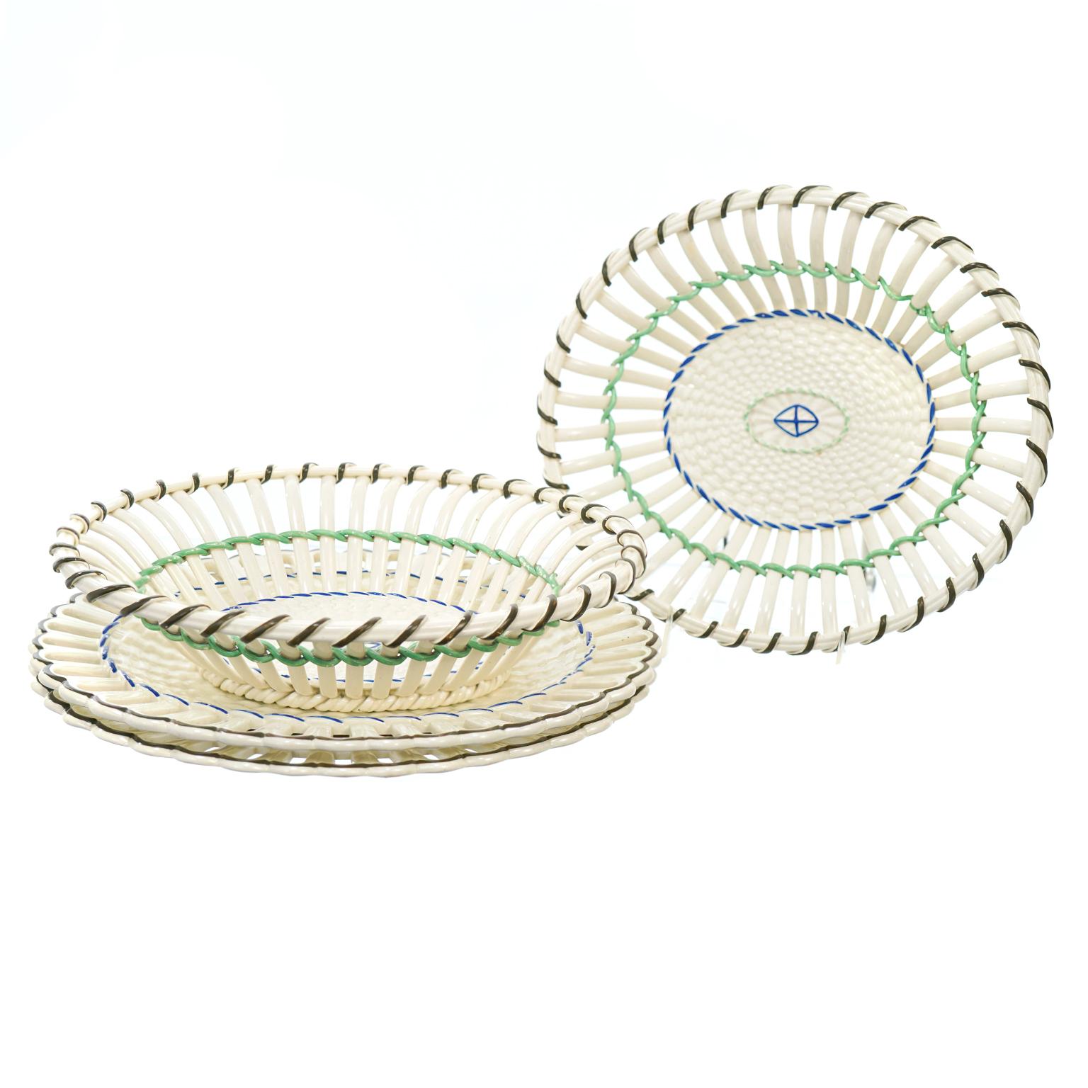 Pair of Wedgwood Creamware Chestnut Baskets and Underplates For Sale 1