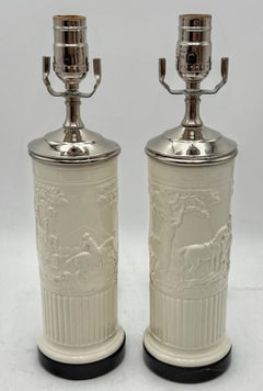Coppia di vasi Wedgwood della serie “Devonshire Hunt”, ora trasformati in lampade