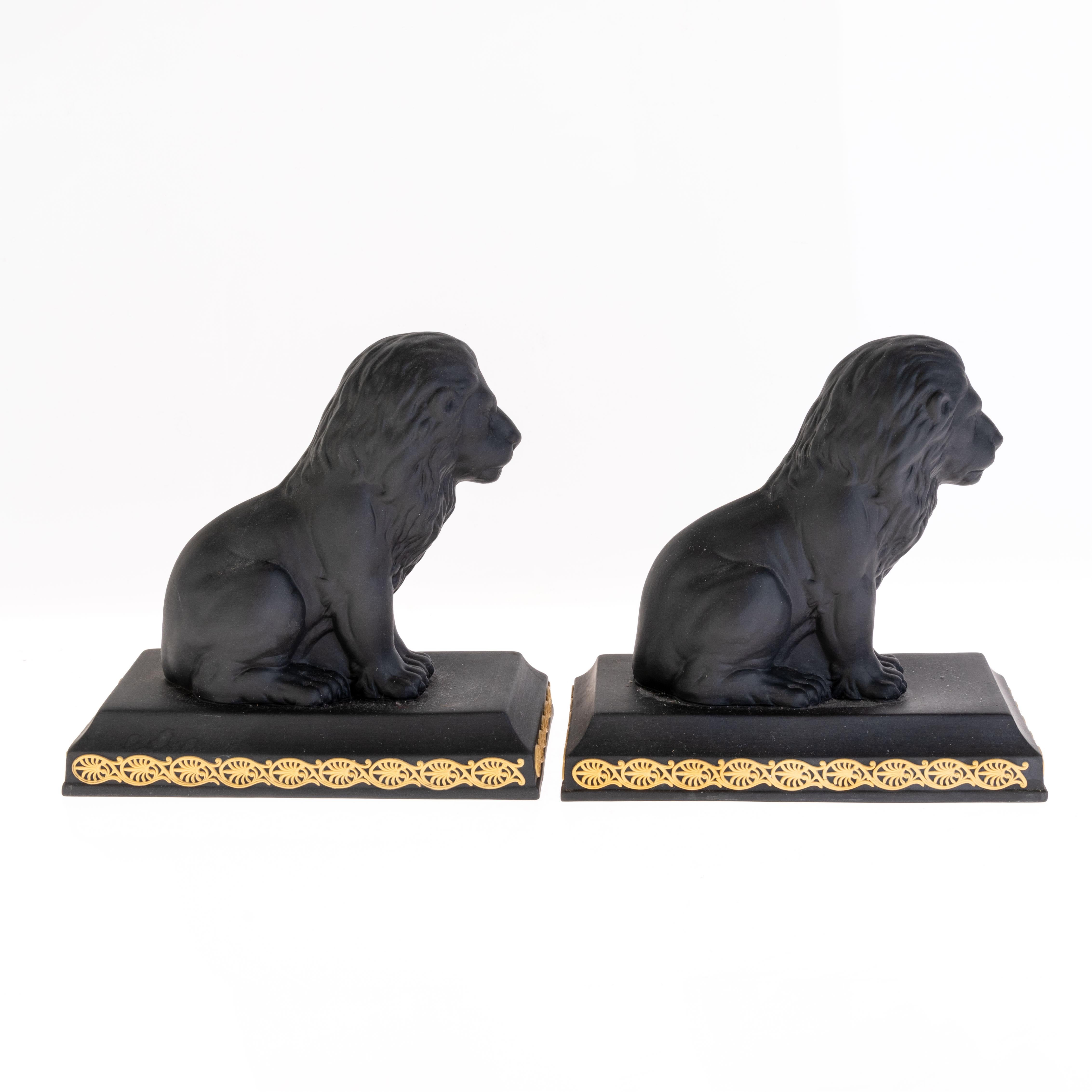 Coppia di sculture fermalibri o fermacarte in basalto nero Eleg di Wedgwood, con marchi impressi alla base.

Da una collezione privata

Spedizione internazionale gratuita.
