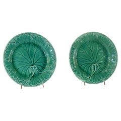 Coppia di piatti in maiolica di Wedgwood, CIRCA 1924