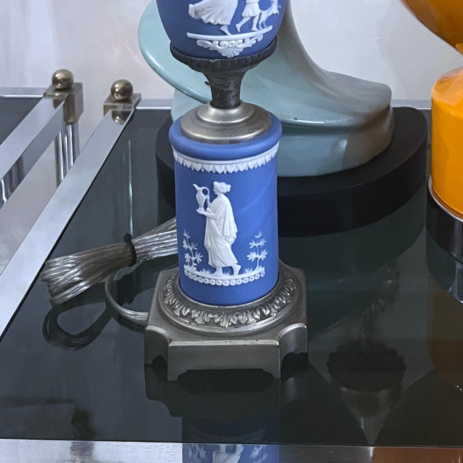 Début du 20ème siècle Paire de lampes de table Wedgwood en vente