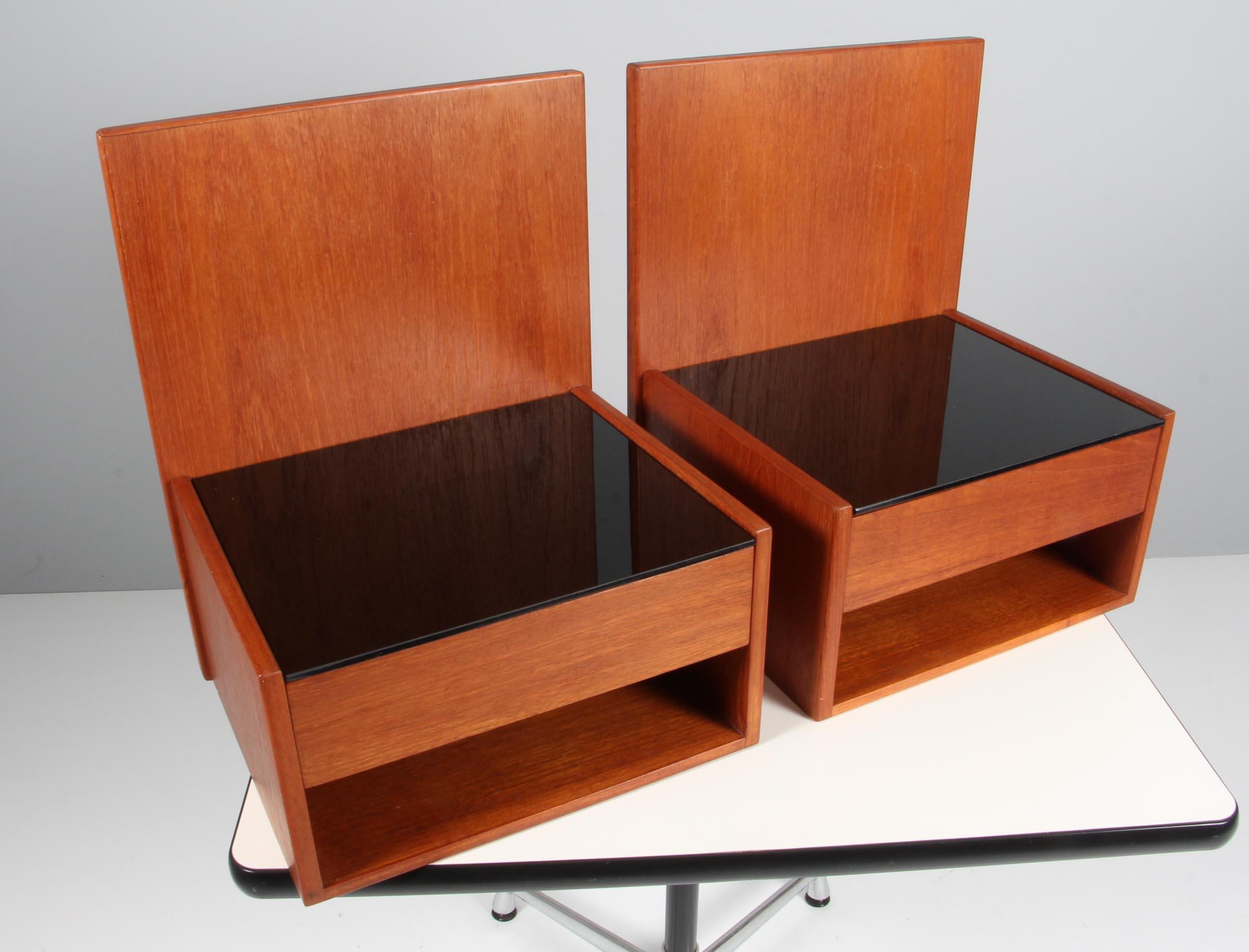 Pair of Wegner nightstands made in teak. Top of black glass.

One drawer.

Made by GETAMA in the 1960s.