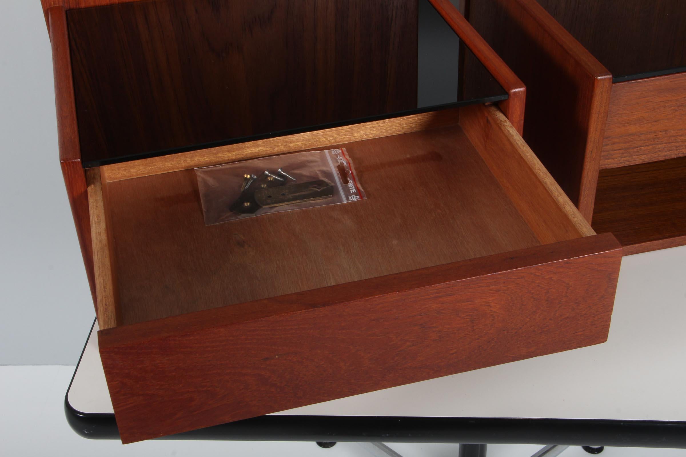 Mid-20th Century Pair of Wegner Nightstands, Teak, 1960s