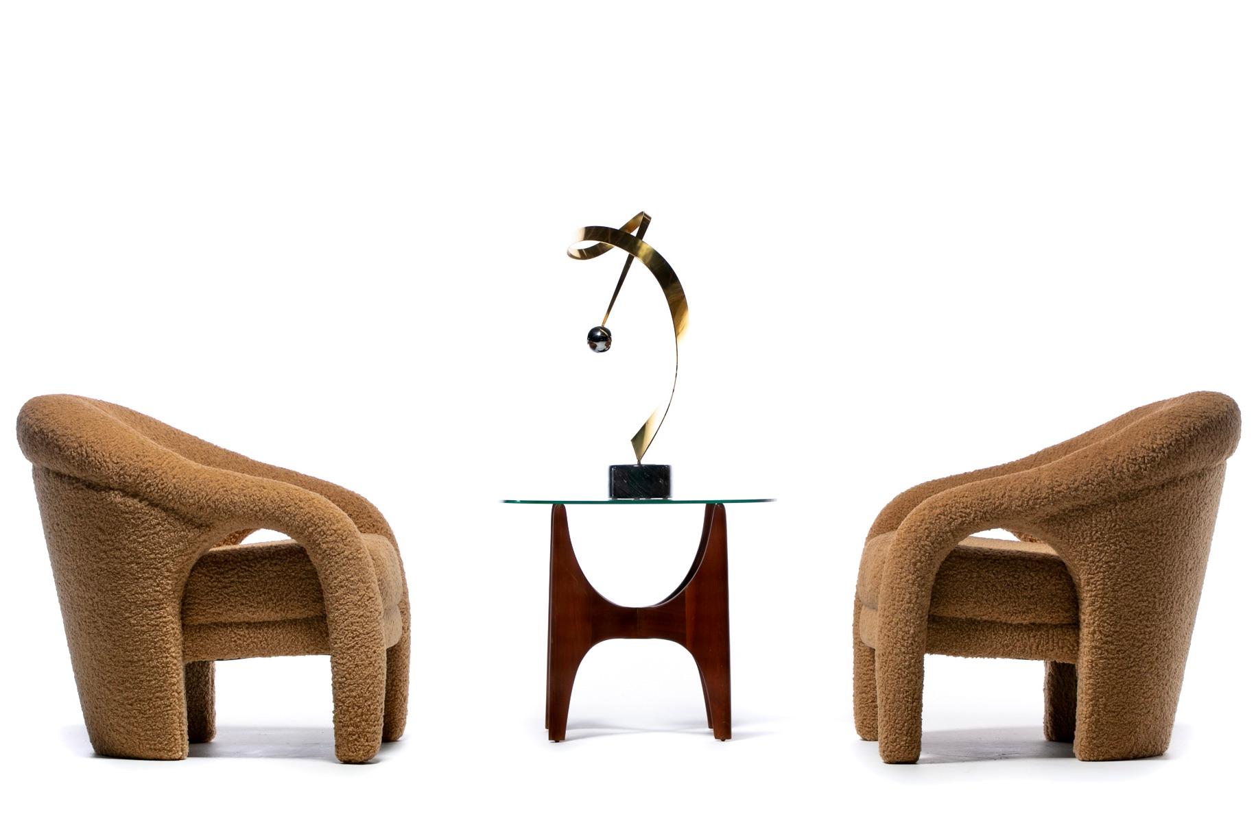 Postmoderne Paire de fauteuils de salon post-modernes Weiman nouvellement tapissés en latte boucl en vente