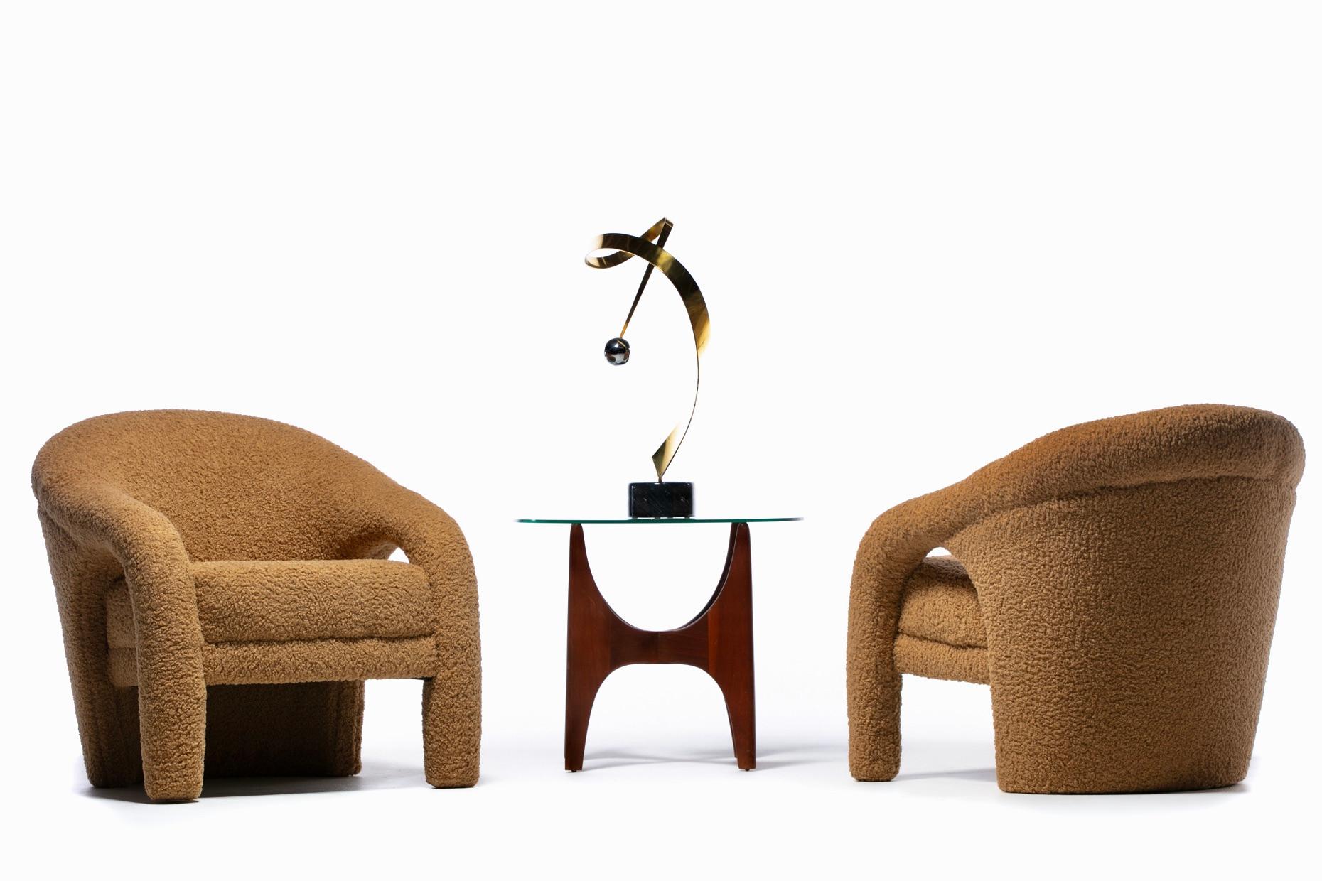 Américain Paire de fauteuils de salon post-modernes Weiman nouvellement tapissés en latte boucl en vente