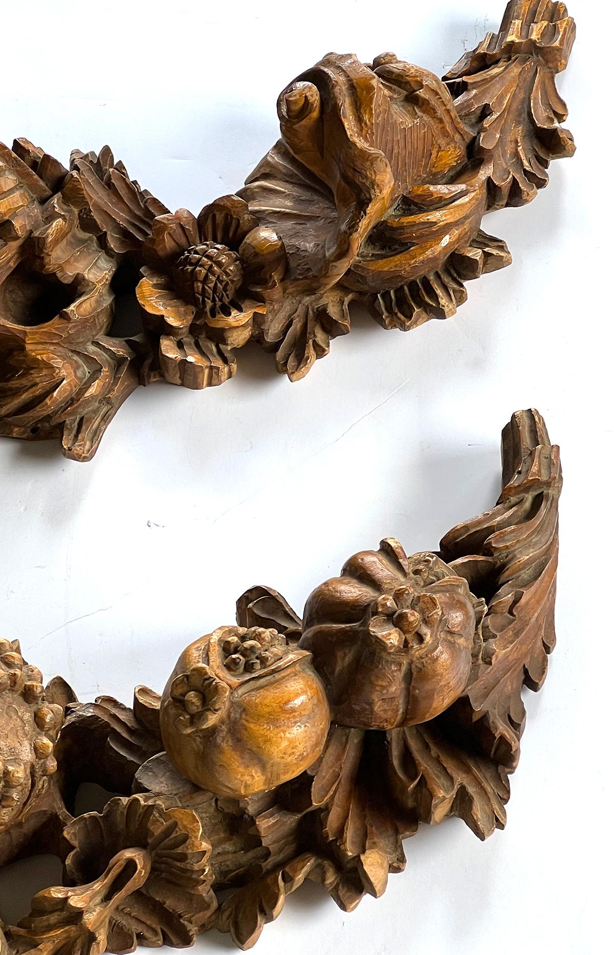 Pair of Well-Carved French Boiserie Swag Appliques In Good Condition For Sale In San Francisco, CA