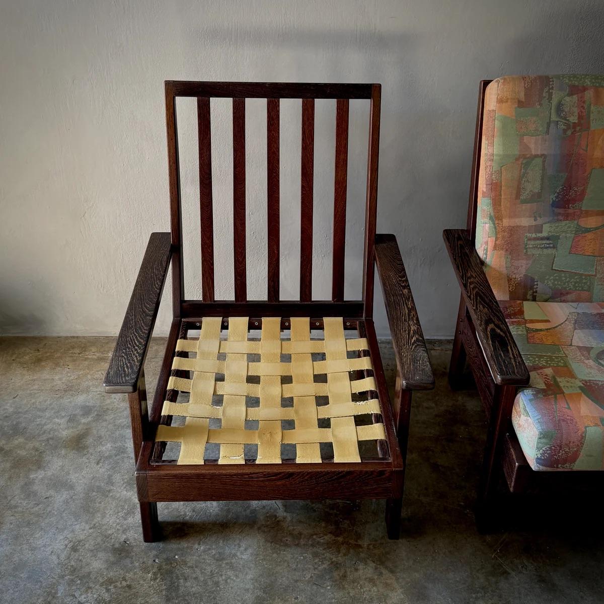 Paar Wenge Wood Arm Chairs (Mitte des 20. Jahrhunderts) im Angebot