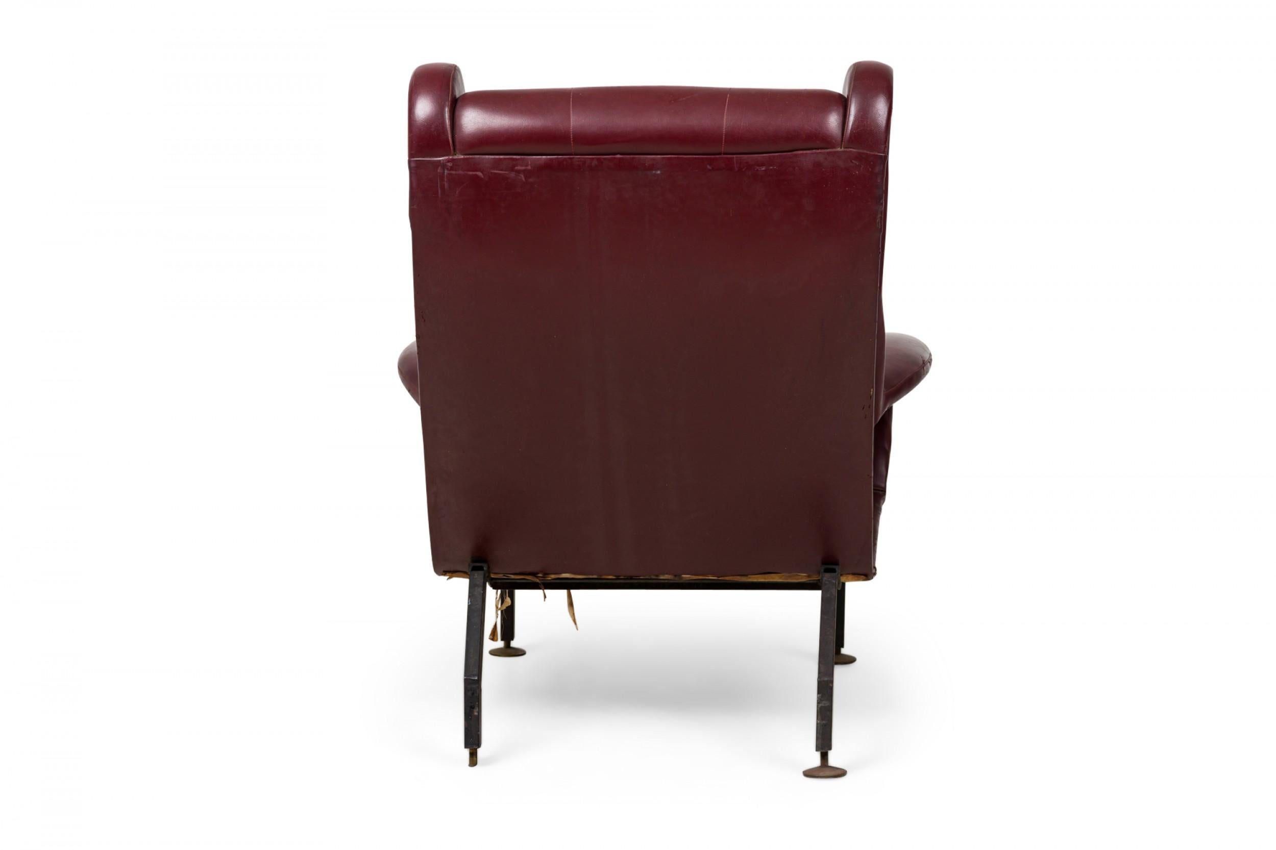 20th Century Pair of Westnofa Norwegian Burgundy Leather Upholstered Wing Armchairs For Sale