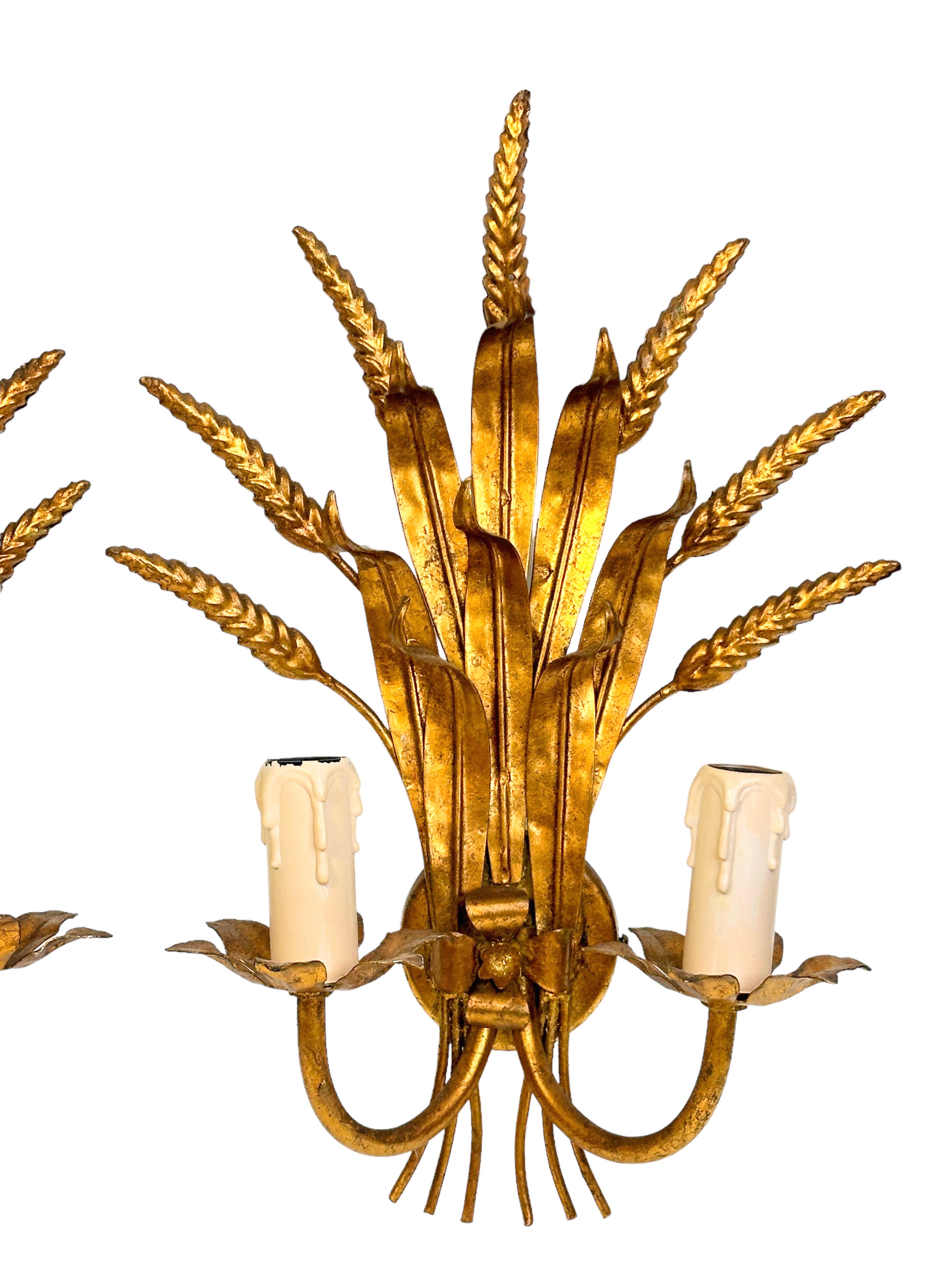 A pair Hollywood Regency mid-century gilt tole wheat sheaf sconces, each fixture requires two European E14 candelabra bulbs, each bulb up to 40 watts. The wall lights have a beautiful patina and gives each room an eclectic statement. Nice to hang in