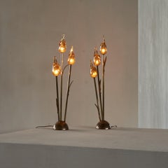 Pareja de caprichosas lámparas de mesa florales de cristal de Murano y latón Años 80