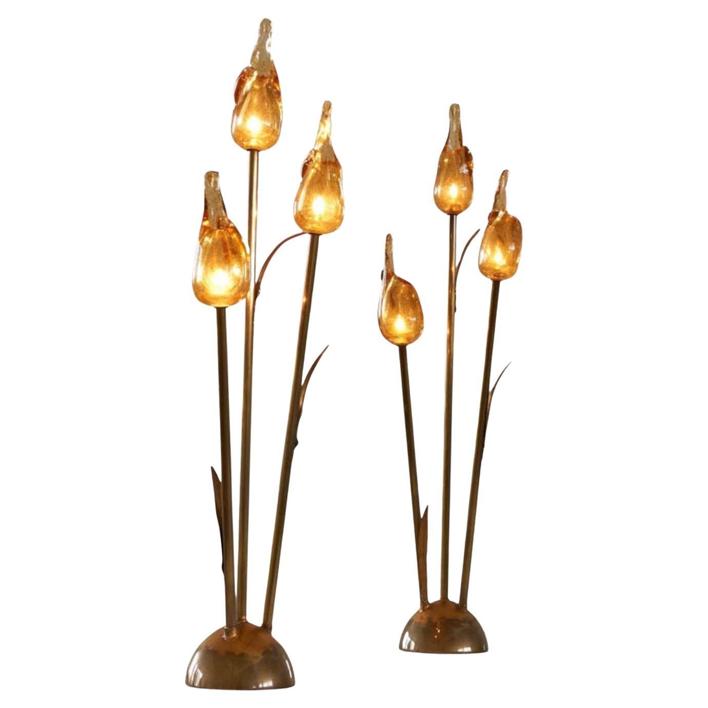Paire de lampes de bureau fantaisistes à fleurs en verre de Murano et laiton des années 1980 en vente