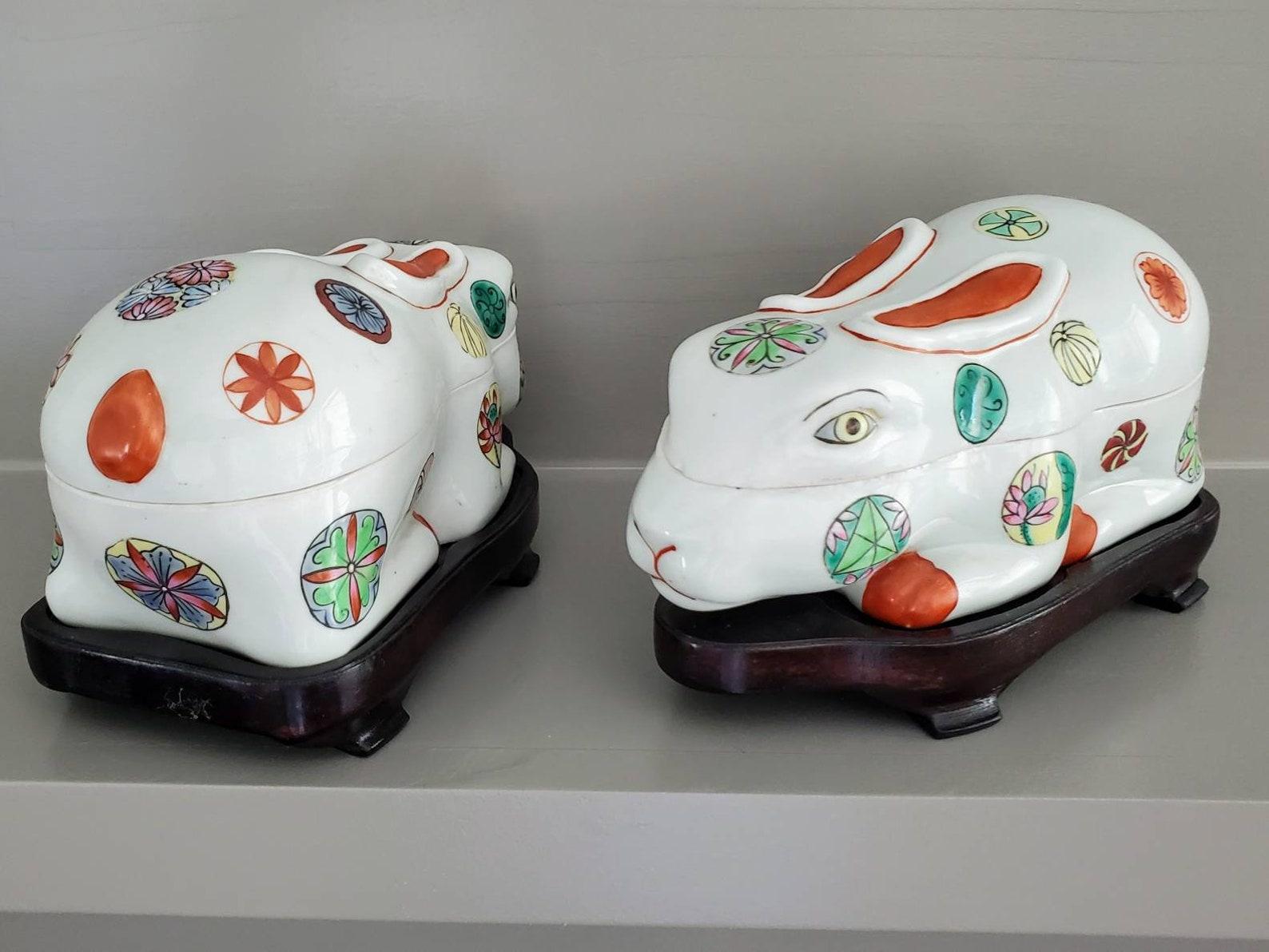 Hand-Painted Pair of Whimsical Japanese Porcelain Rabbit Kogo Incense Boxes For Sale