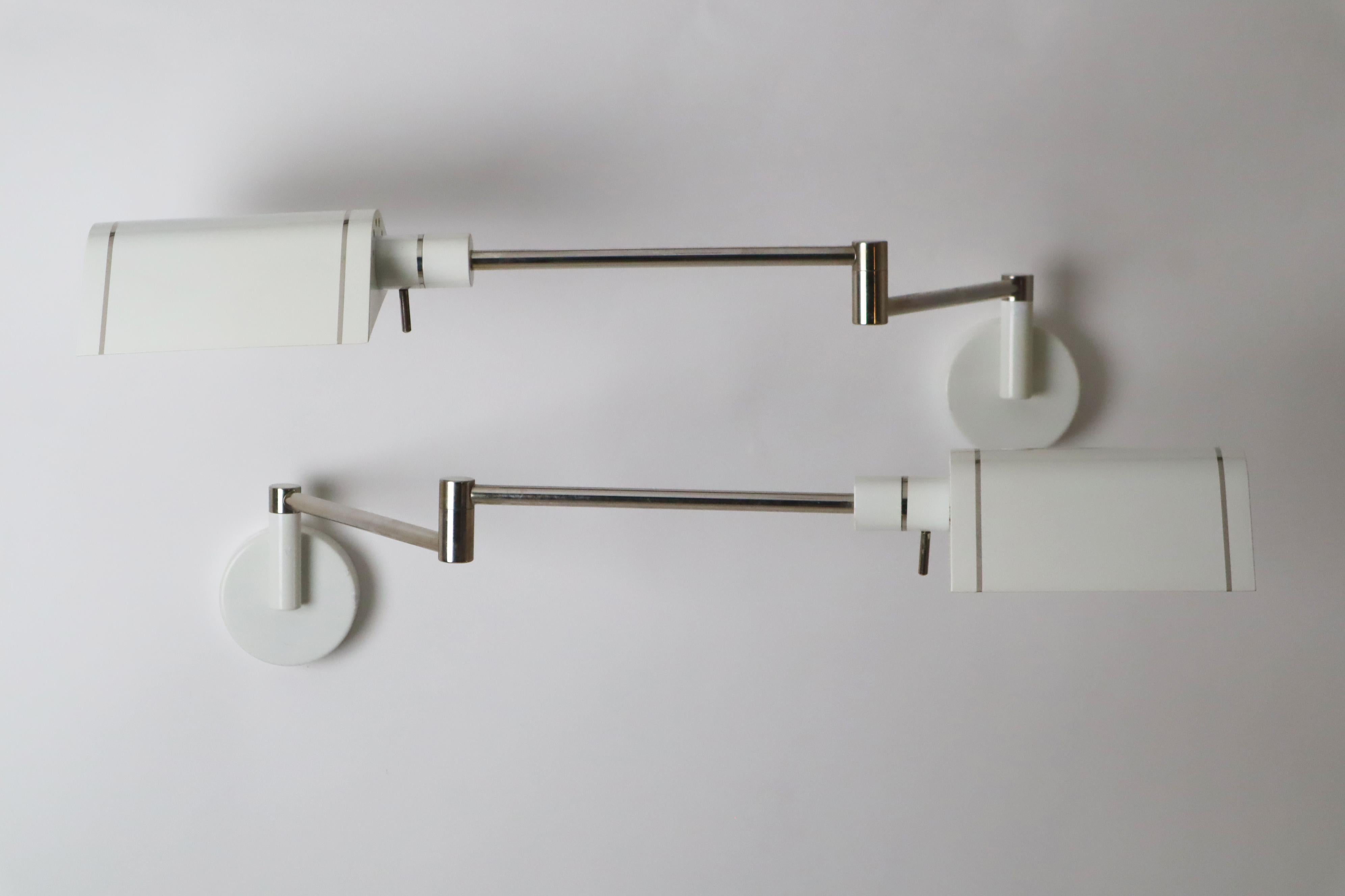 Pareja de apliques regulables blancos de Martinelli Luce, Italia Años 80 en venta 11