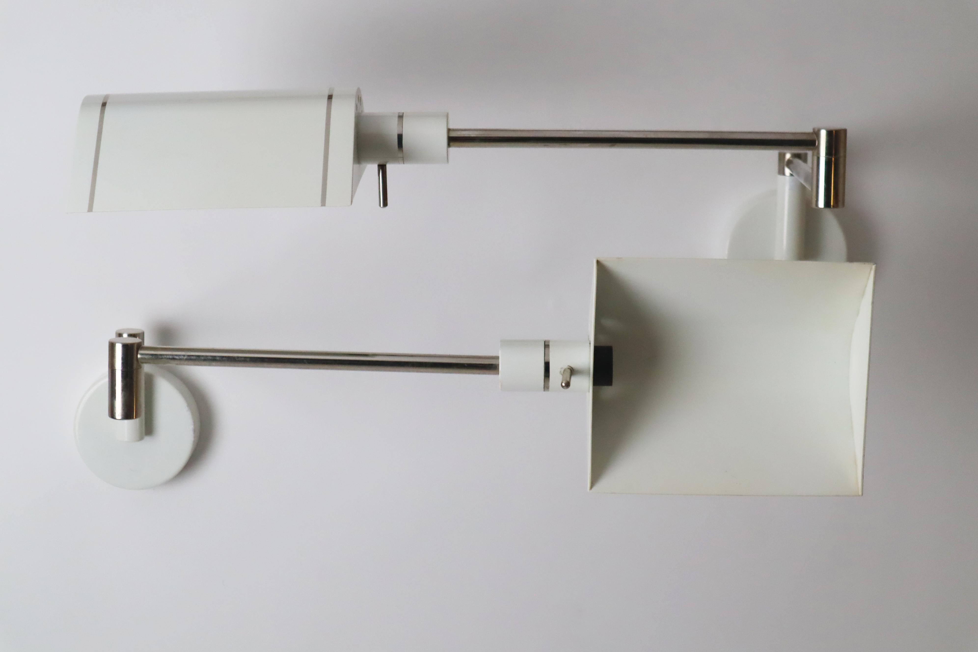 Pareja de apliques regulables blancos de Martinelli Luce, Italia Años 80 Moderno en venta