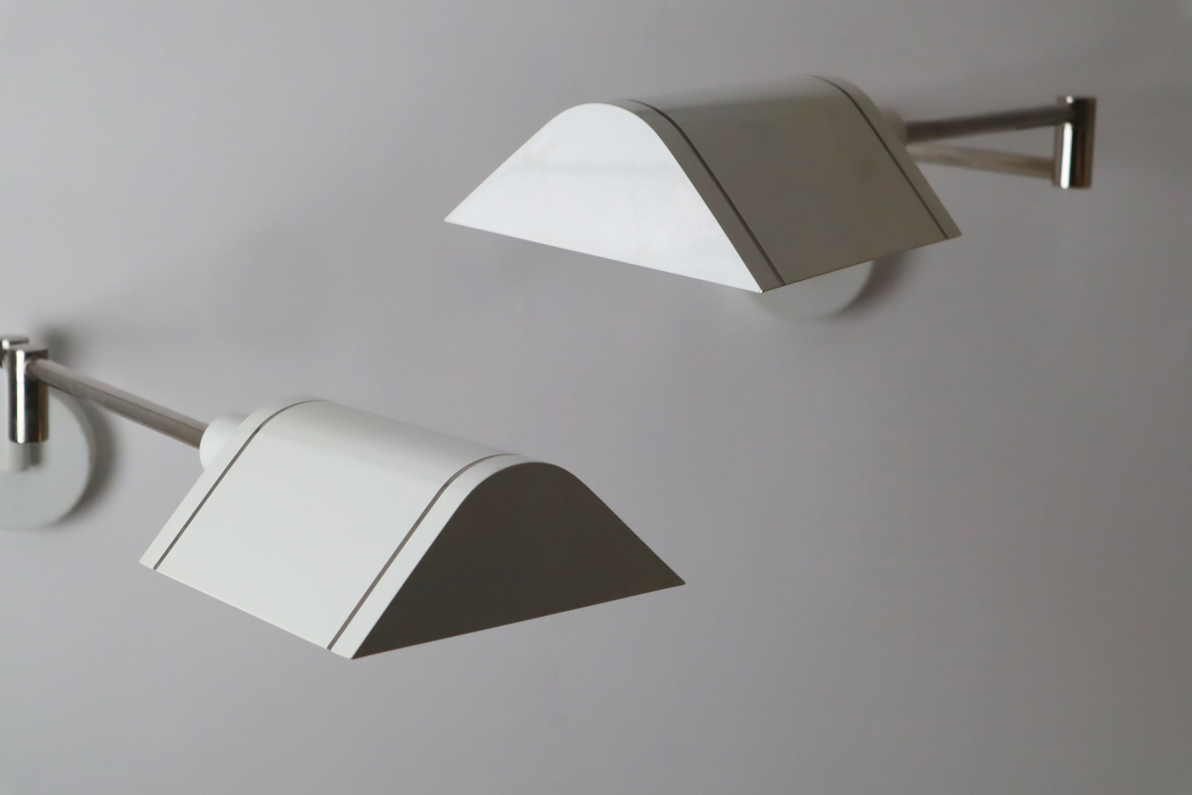 Pareja de apliques regulables blancos de Martinelli Luce, Italia Años 80 en Bastante bueno estado para la venta en Hannover, DE