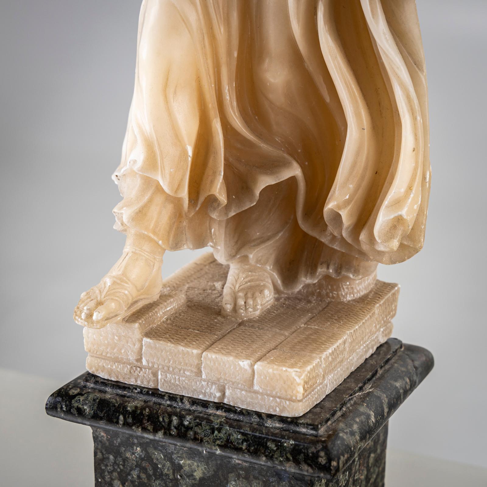 Coppia di sculture in alabastro bianco, seconda metà del XIX secolo in vendita 15