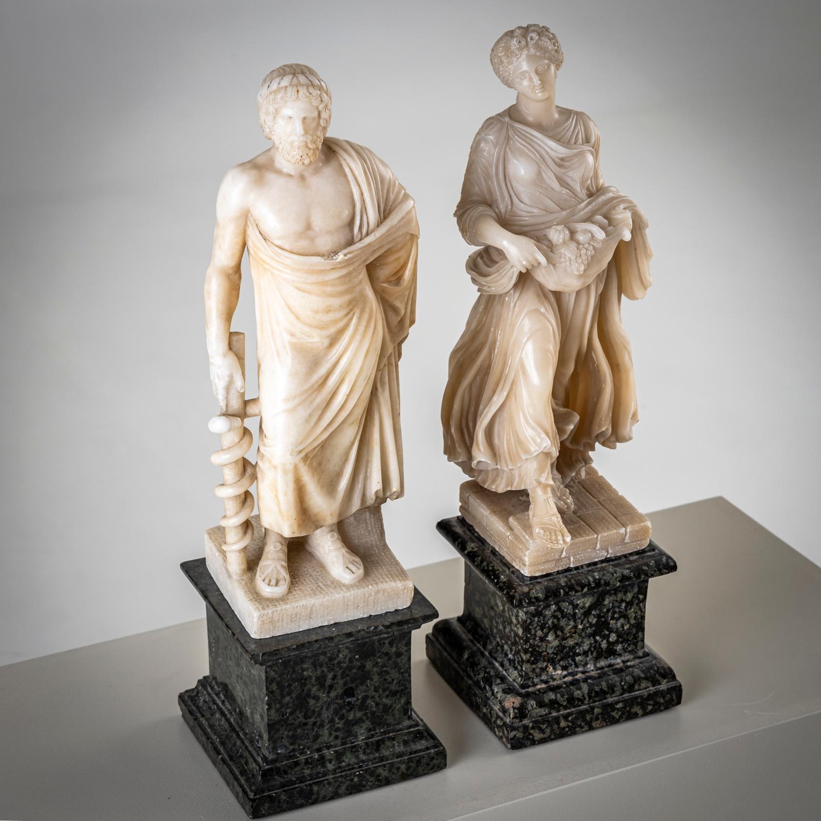Europeo Coppia di sculture in alabastro bianco, seconda metà del XIX secolo in vendita