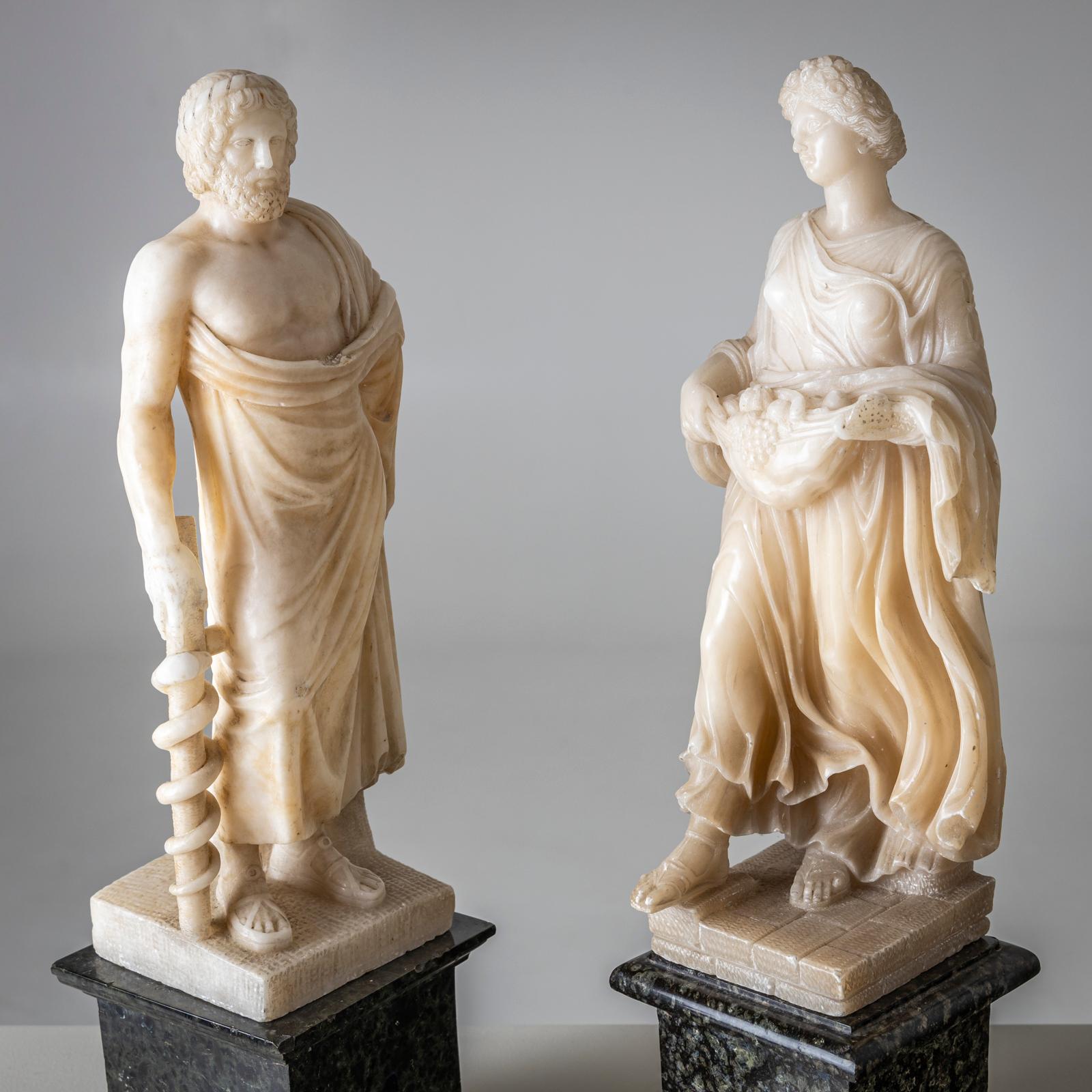 Alabastro Coppia di sculture in alabastro bianco, seconda metà del XIX secolo in vendita