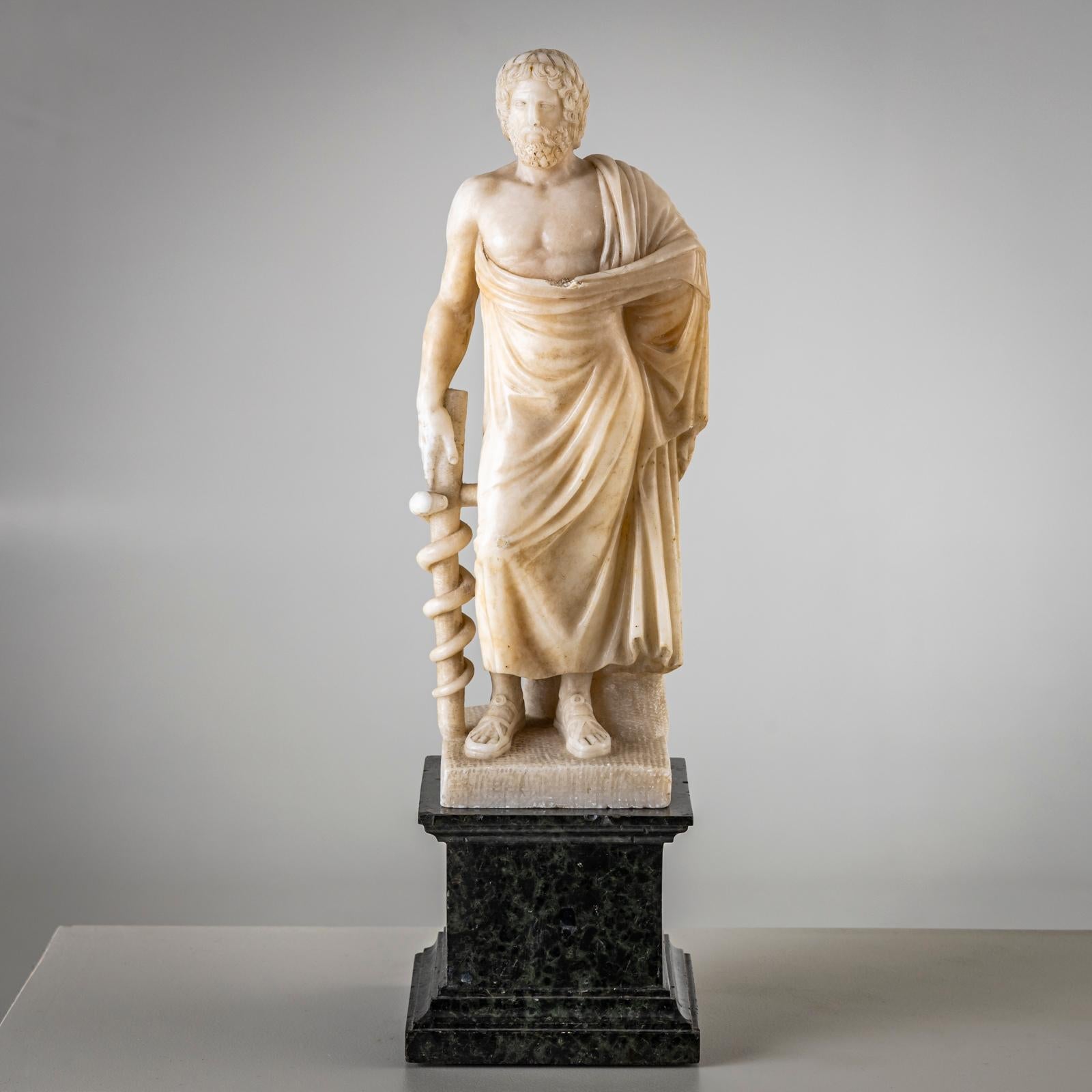 Coppia di sculture in alabastro bianco, seconda metà del XIX secolo in vendita 2