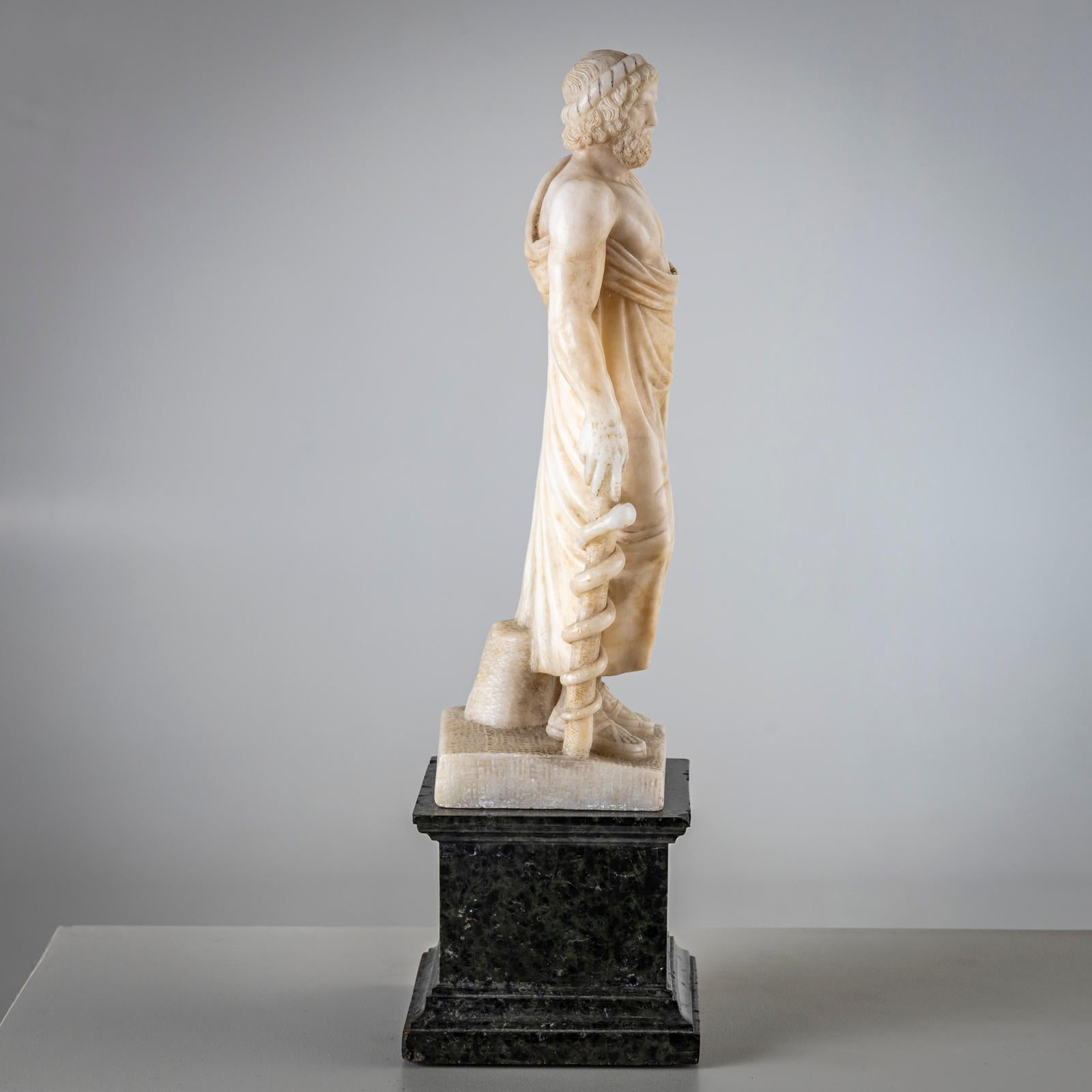 Coppia di sculture in alabastro bianco, seconda metà del XIX secolo in vendita 4