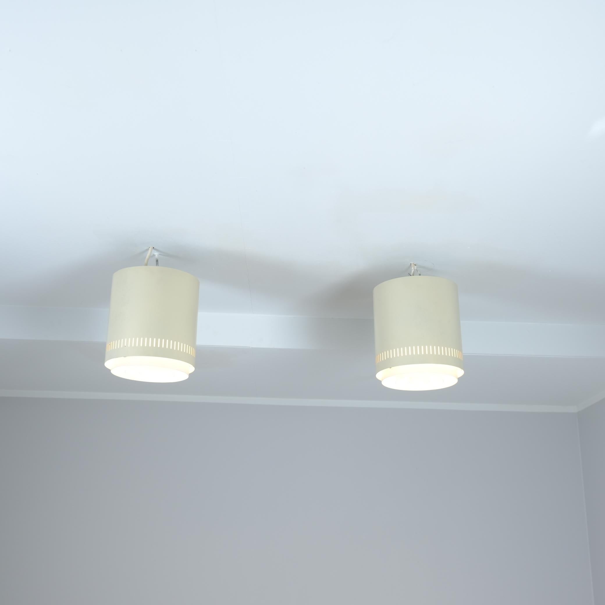 A pair of industrial-style modern ceiling lamps by the esteemed Finnish manufacturer Itsu. The design embraces elegant simplicity: a light grey cylindrical metal body paired with a white metal diffuser formed by concentric circles.

Drawing clear