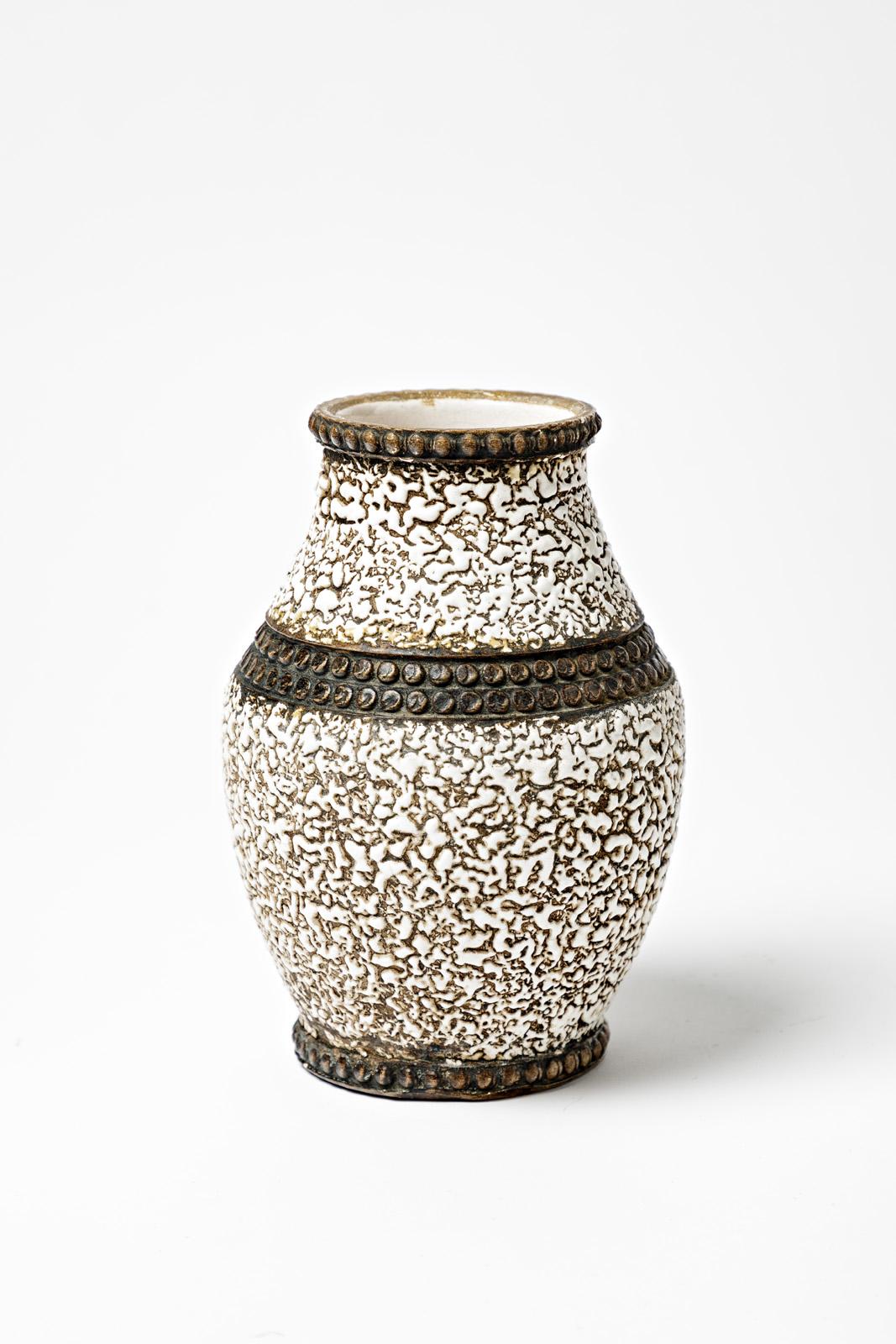 Art déco Paire de vases en céramique Art Déco blancs et noirs de 1930 dans le style de Jean Besnard en vente