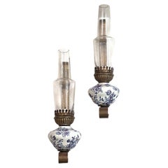 Paire d'appliques en porcelaine blanche et bleue