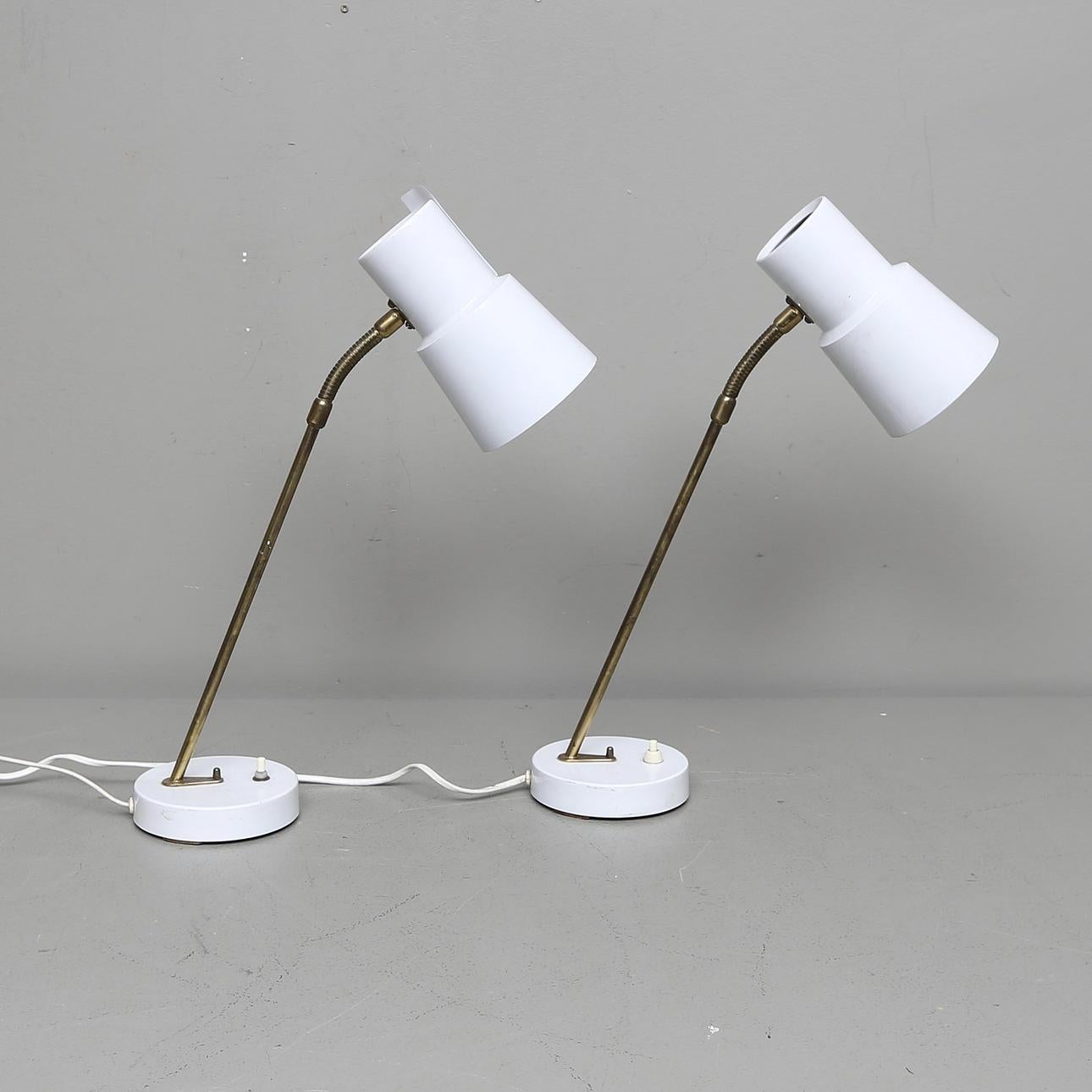 Scandinavian Modern Pair of White and Brass Table Lamps by EWÅ Värnamo, Swedish Modern 1960's For Sale