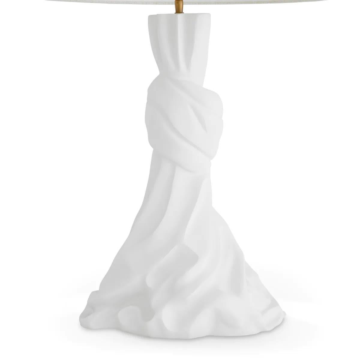 Paar weiße und messingfarbene Tischlampen, Leinenschirm. (Messing) im Angebot