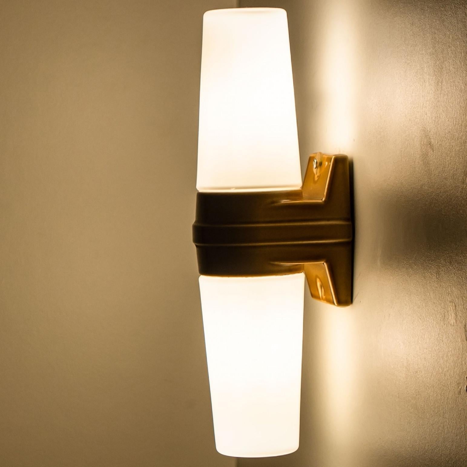 Paire de lampes murales en céramique blanche et Brown, Suède, 1970 en vente 2