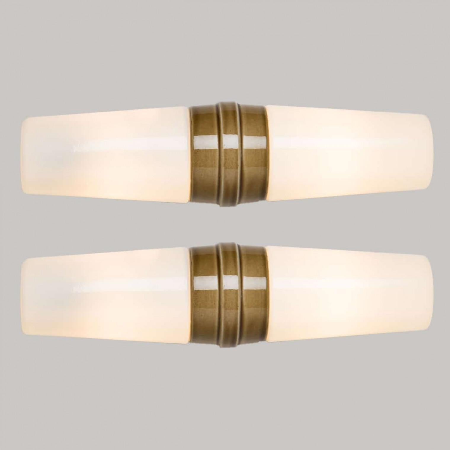 Paire de lampes murales en céramique blanche et Brown, Suède, 1970 en vente 4