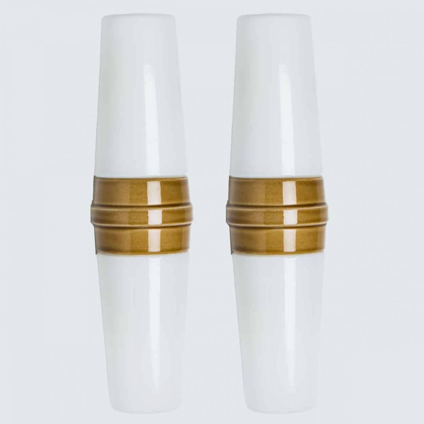 Paire de lampes murales en céramique blanche et Brown, Suède, 1970 en vente 4