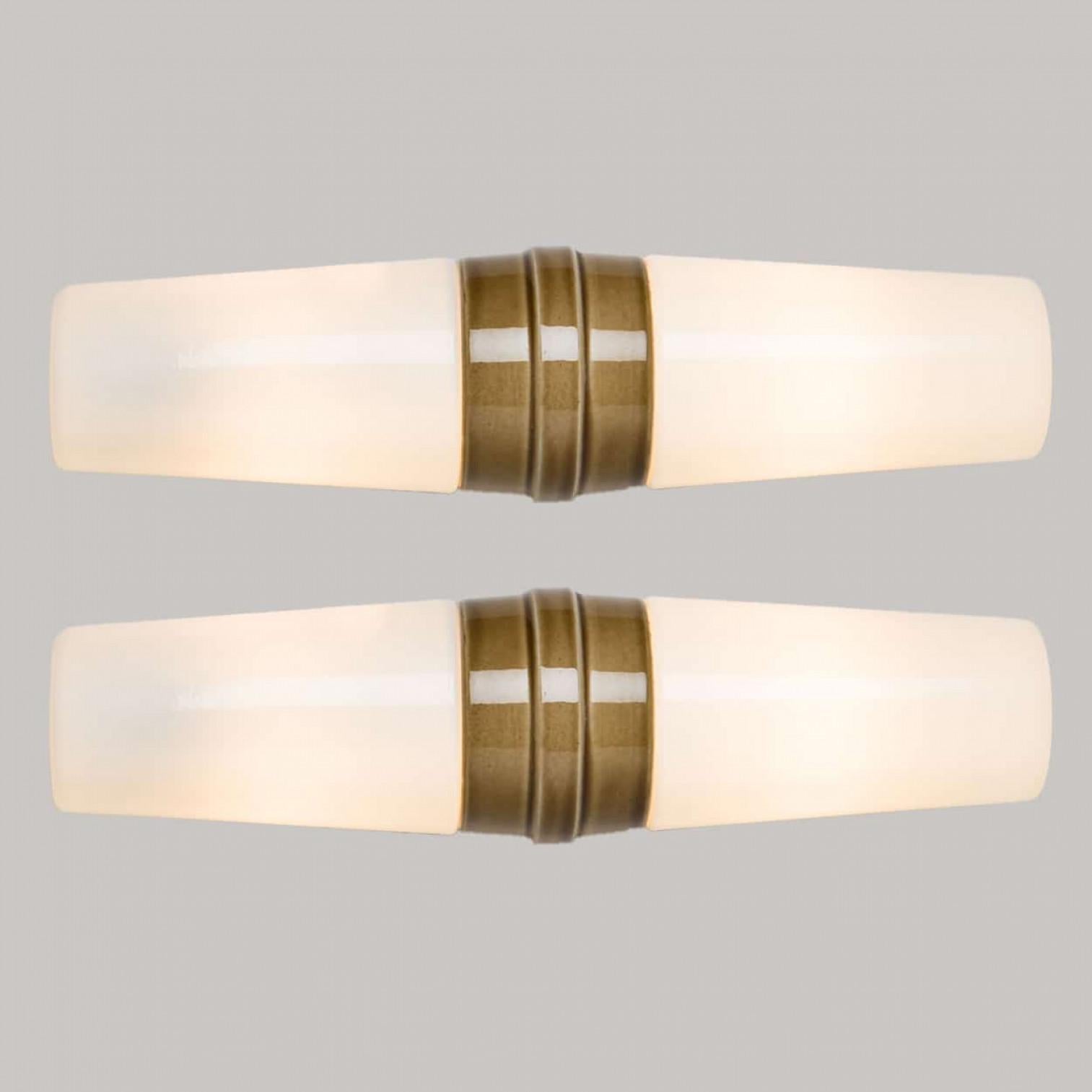Coppia di applique in ceramica bianca e marrone, Svezia, 1970 in vendita 5