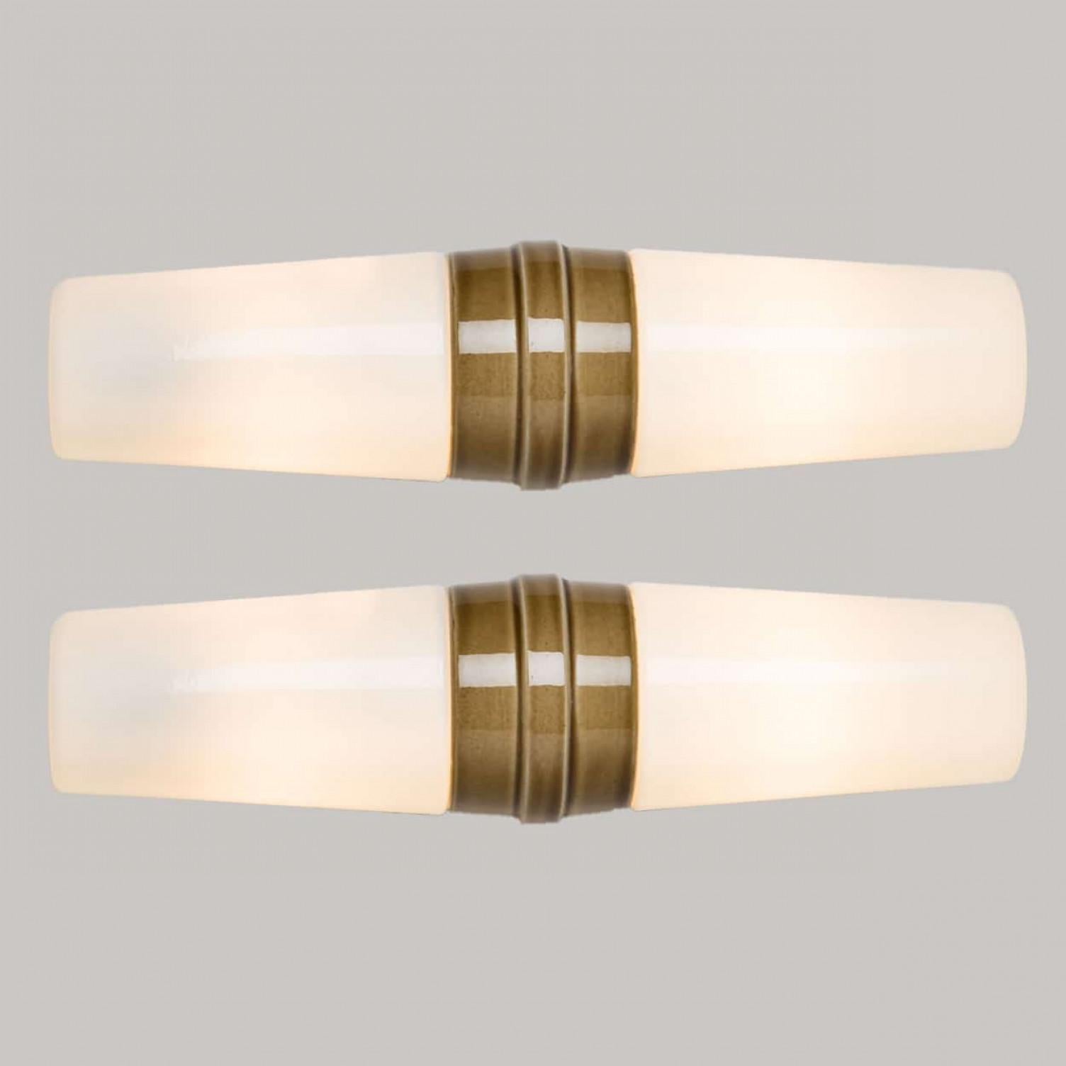 Paire de lampes murales en céramique blanche et Brown, Suède, 1970 en vente 5