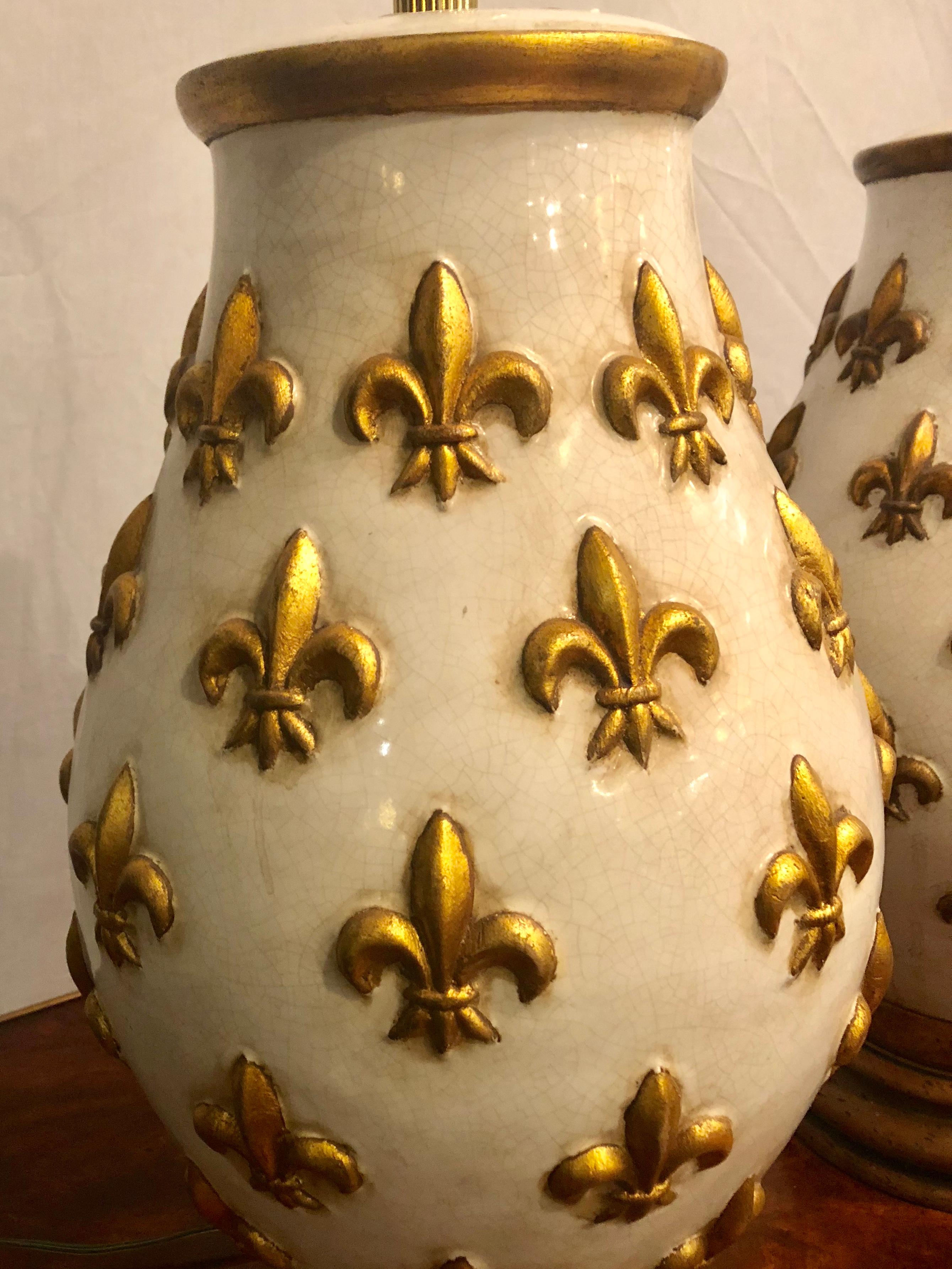 Pair of White and Gilt Porcelain Bulbous Shaped Table Lamps In Good Condition In Stamford, CT