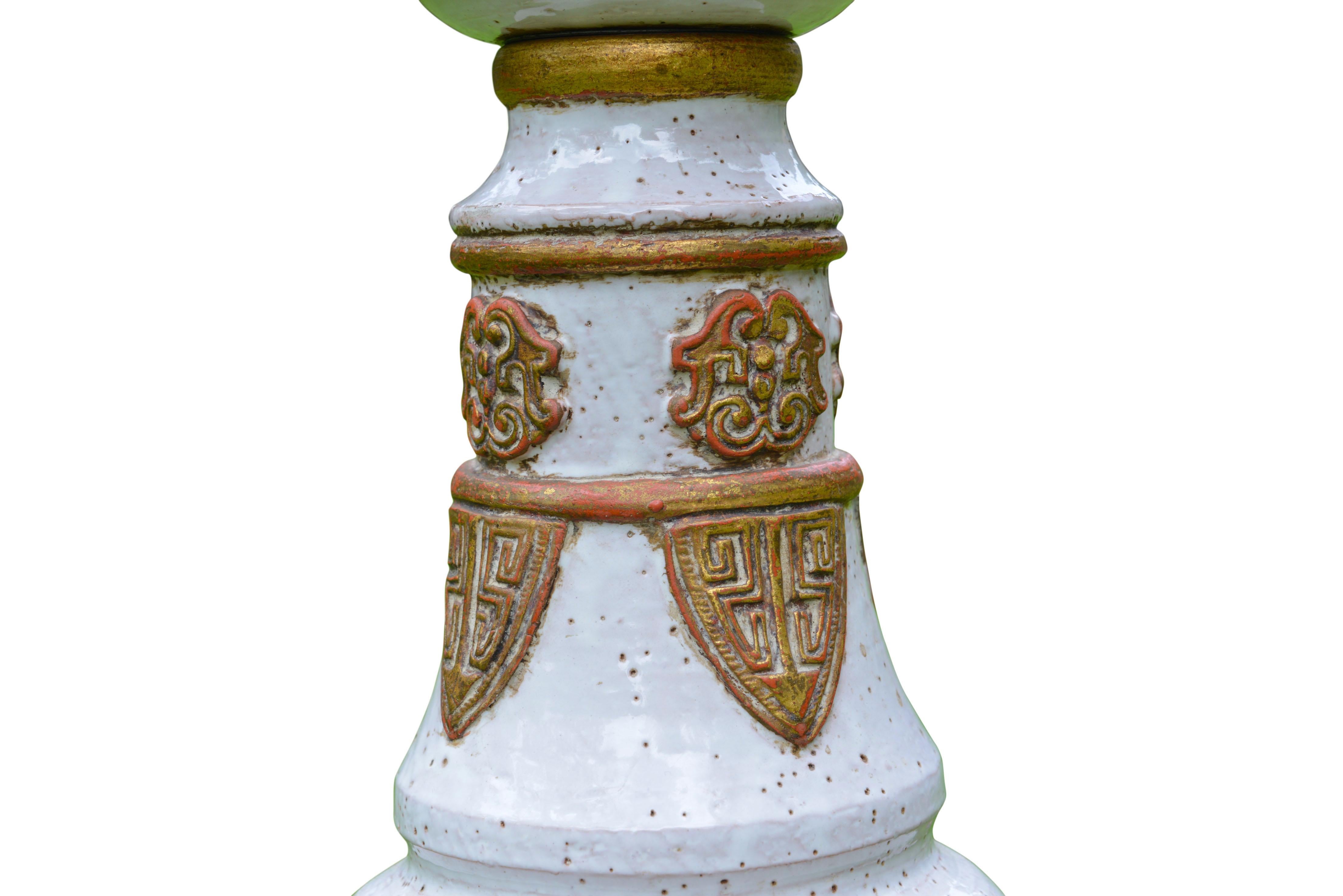 20th Century Pair of White and Gold French Ceramic Table Lamps, circa 1960 For Sale